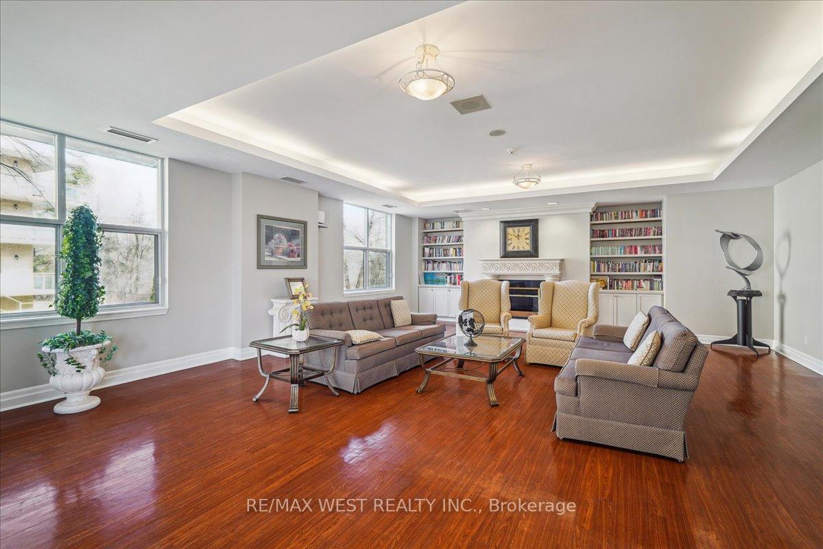 Photo 2 of Unit 520, 2502 Rutherford Road, Vaughan, Maple — HOMEH