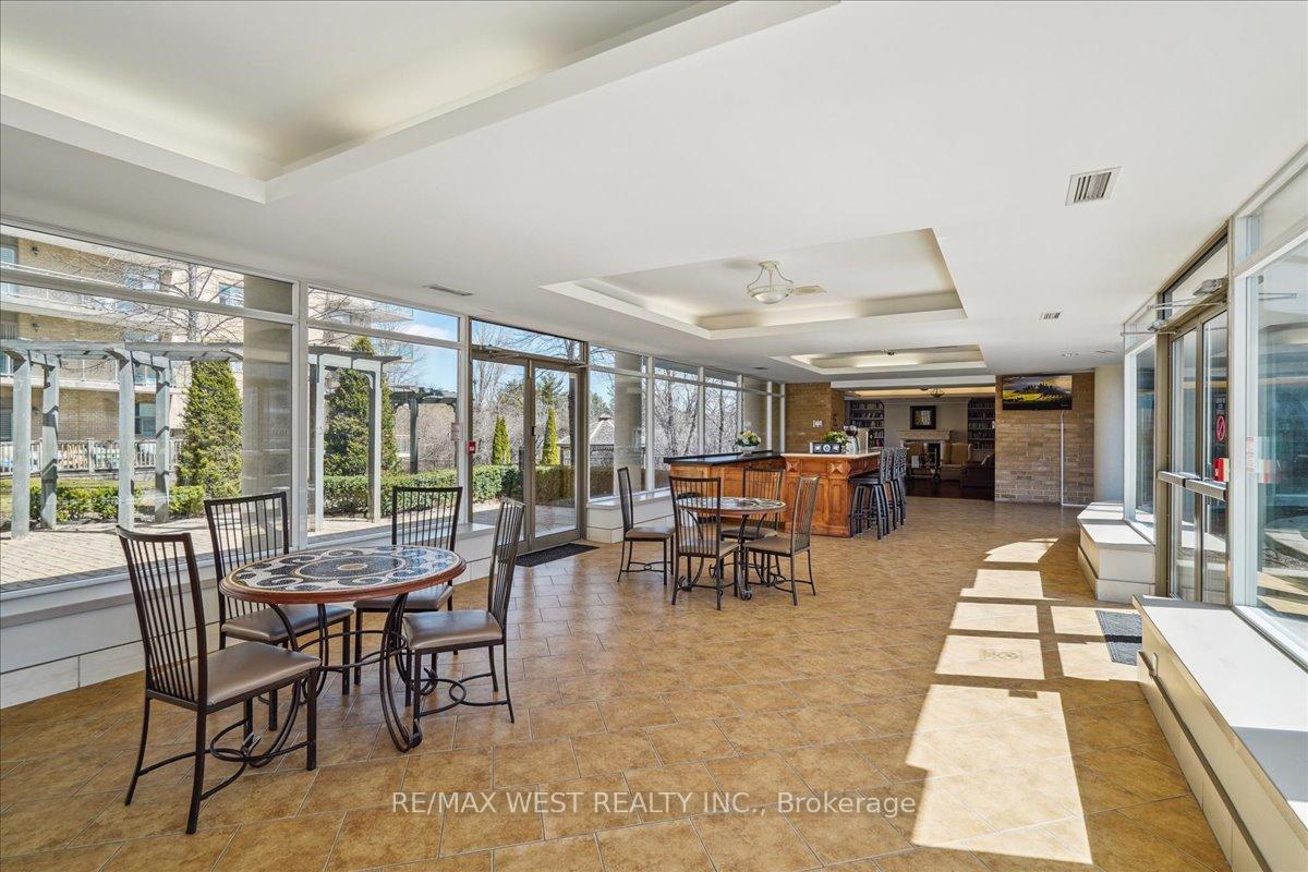 Photo 3 of Unit 520, 2502 Rutherford Road, Vaughan, Maple — HOMEH