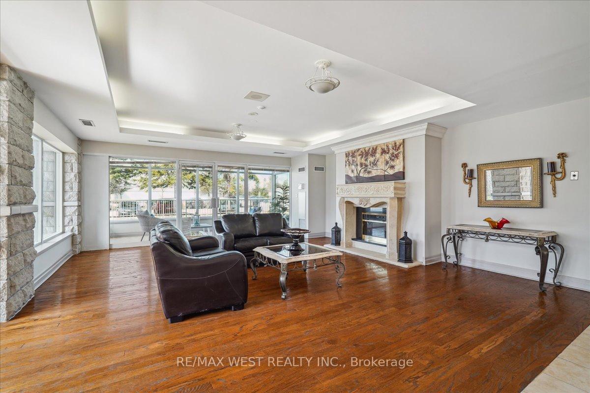 Photo 4 of Unit 520, 2502 Rutherford Road, Vaughan, Maple — HOMEH