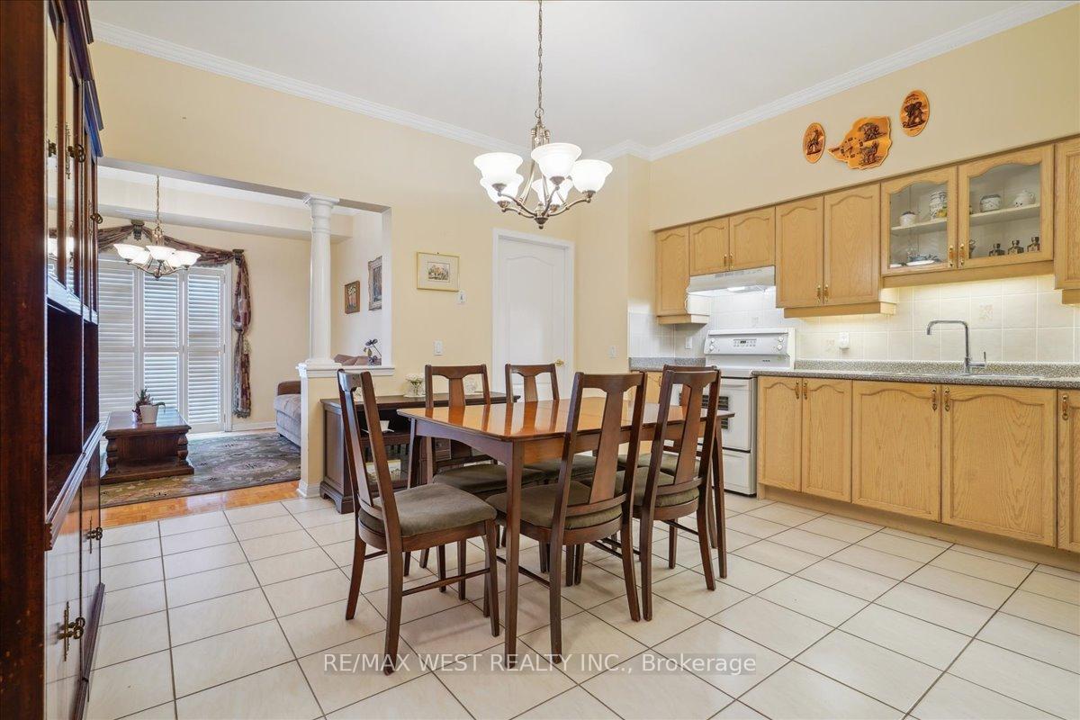 Photo 5 of Unit 520, 2502 Rutherford Road, Vaughan, Maple — HOMEH