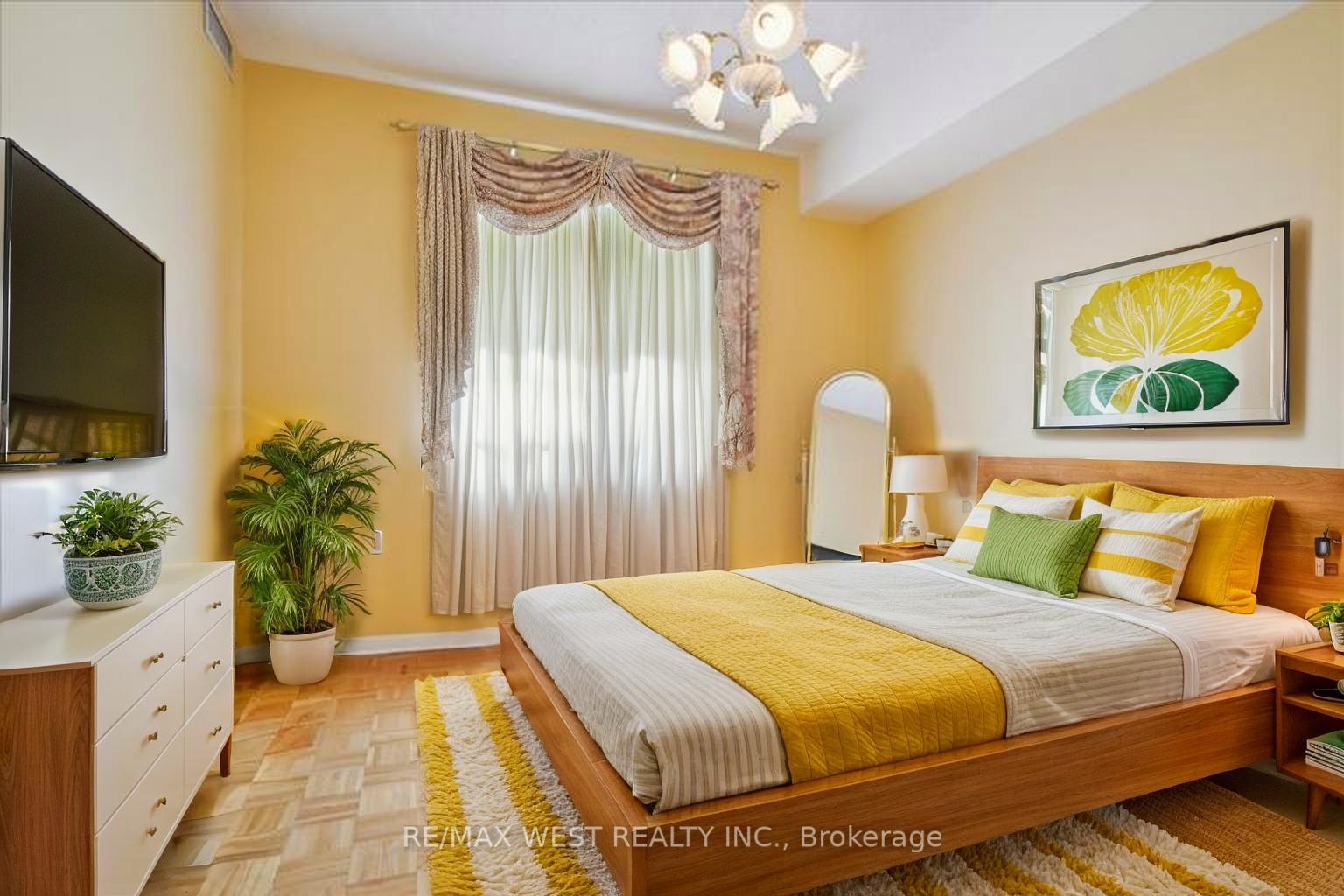 Photo 7 of Unit 520, 2502 Rutherford Road, Vaughan, Maple — HOMEH