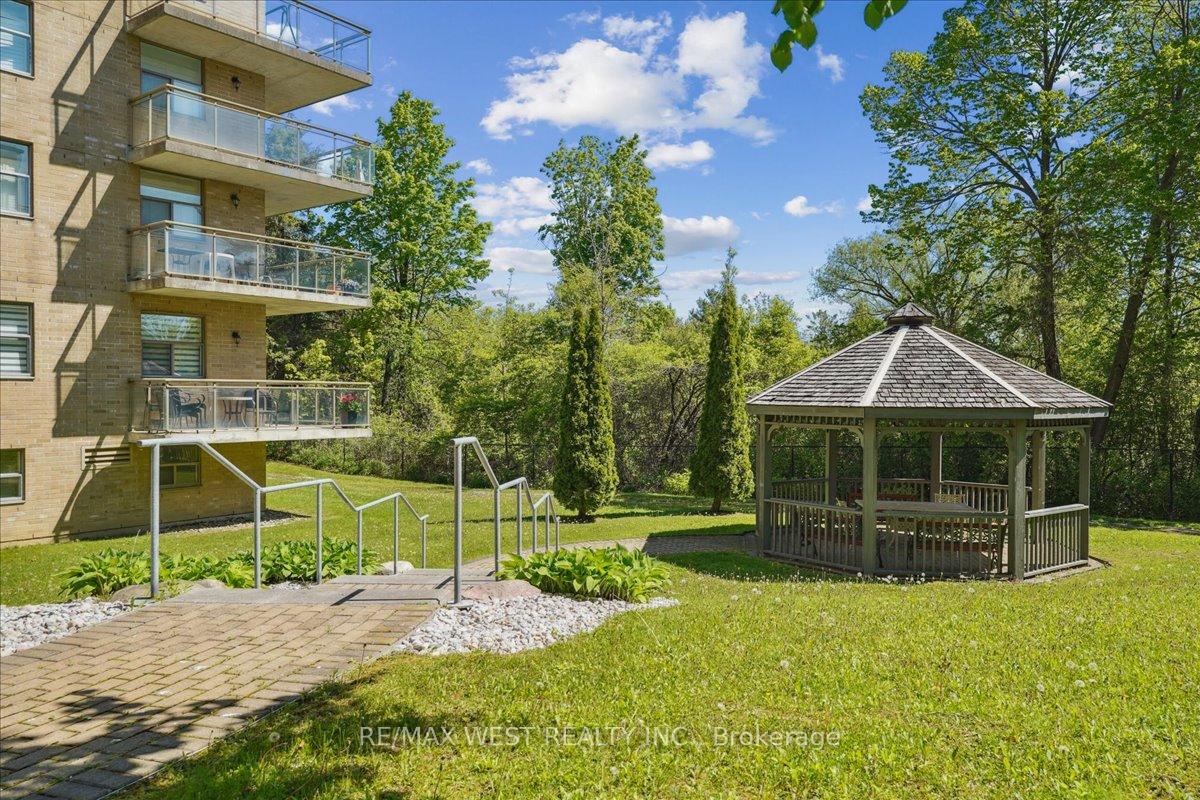 Photo 12 of Unit 520, 2502 Rutherford Road, Vaughan, Maple — HOMEH