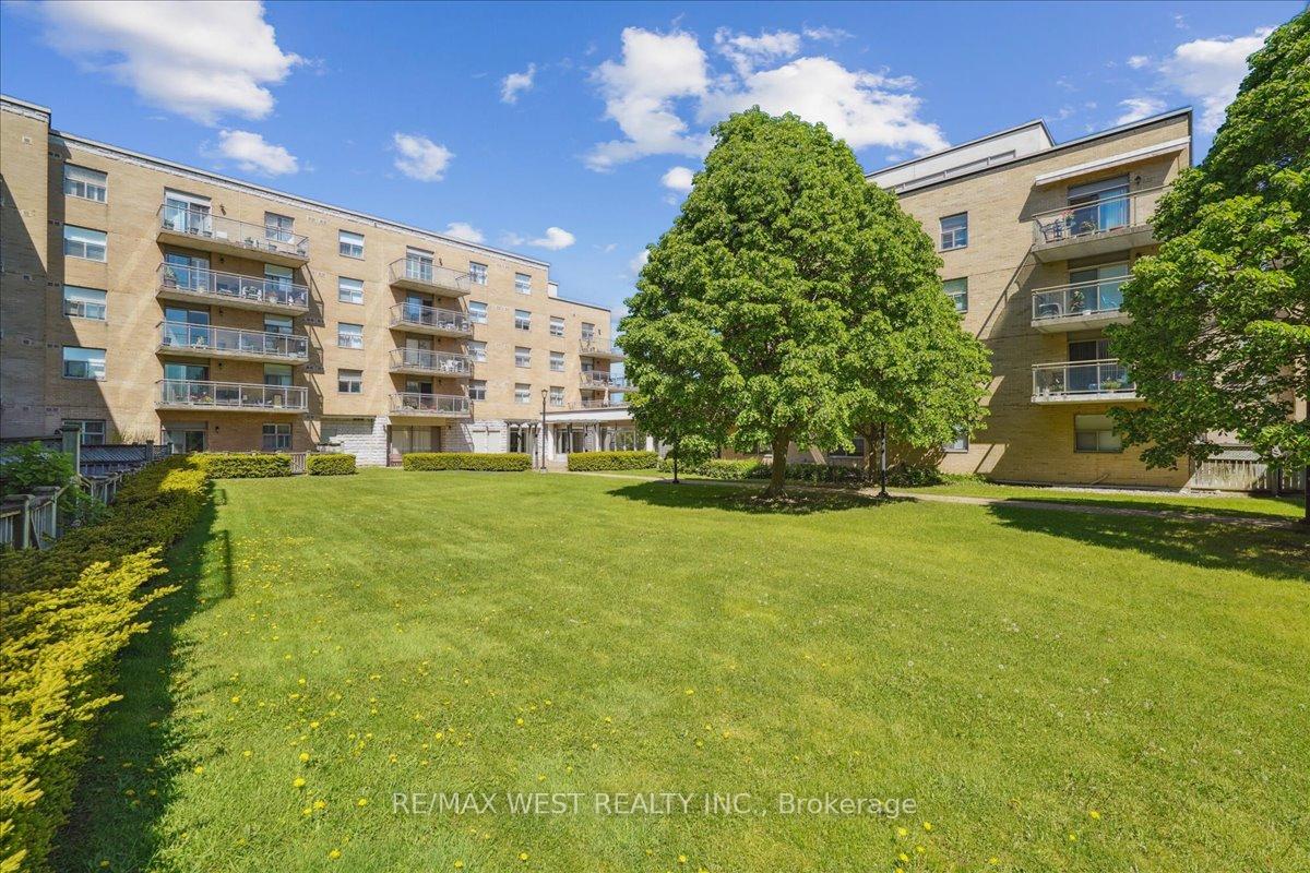 Photo 14 of Unit 520, 2502 Rutherford Road, Vaughan, Maple — HOMEH