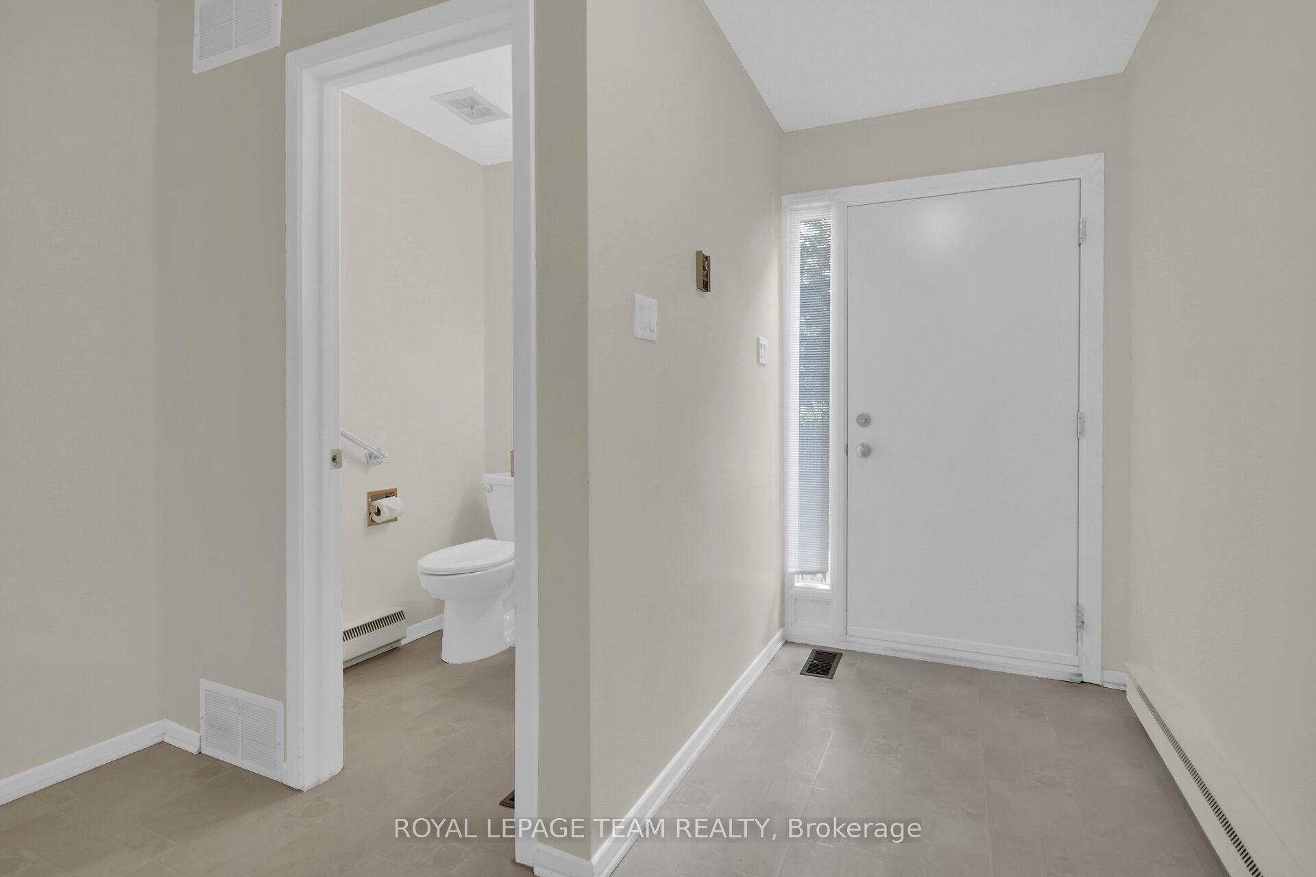 Photo 3 of 13 Bethune Way, Ottawa, Kanata - Beaverbrook — HOMEH