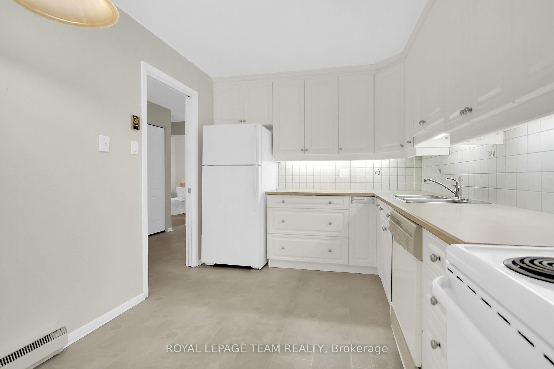 Photo 14 of 13 Bethune Way, Ottawa, Kanata - Beaverbrook — HOMEH