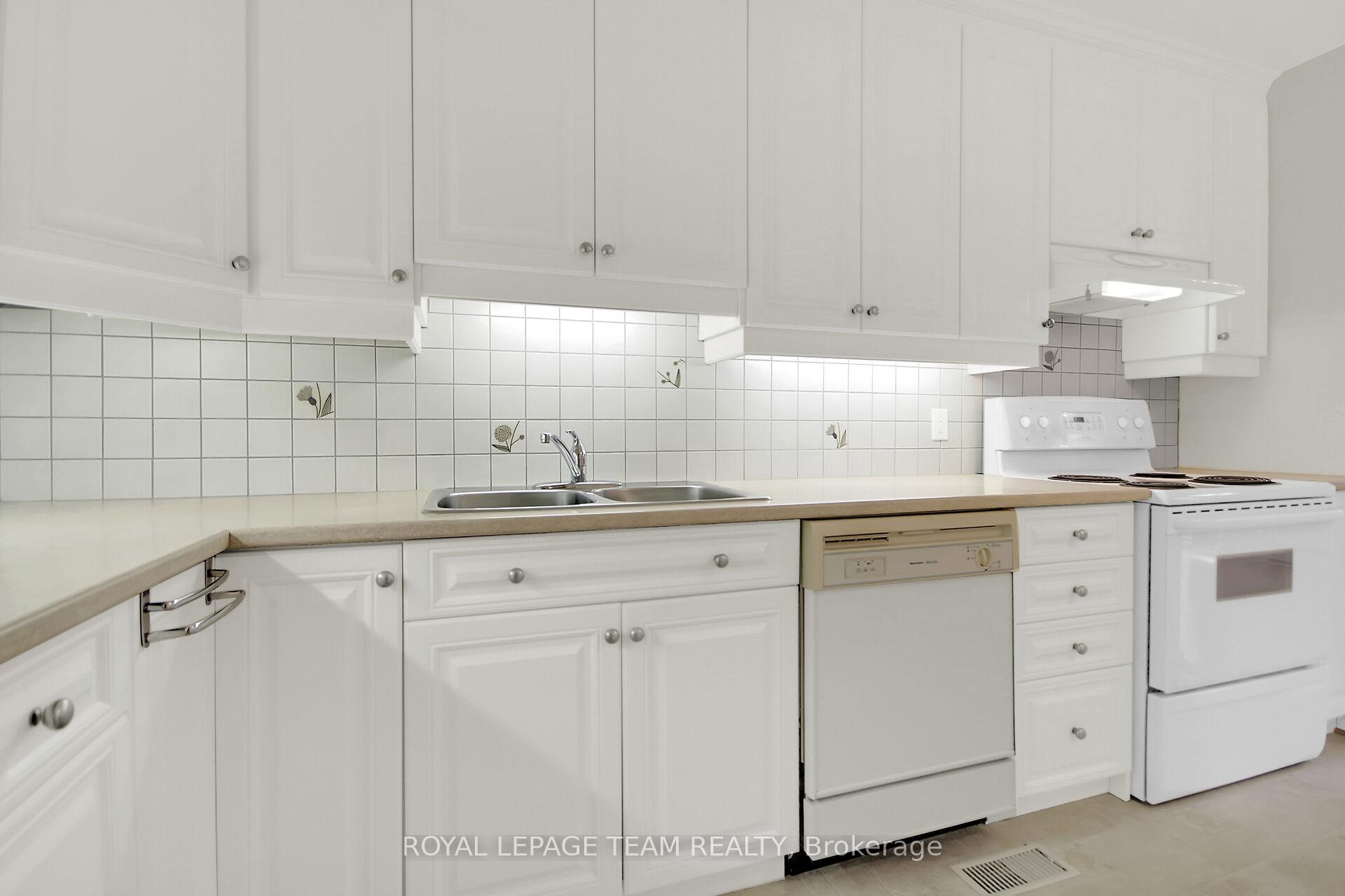 Photo 15 of 13 Bethune Way, Ottawa, Kanata - Beaverbrook — HOMEH