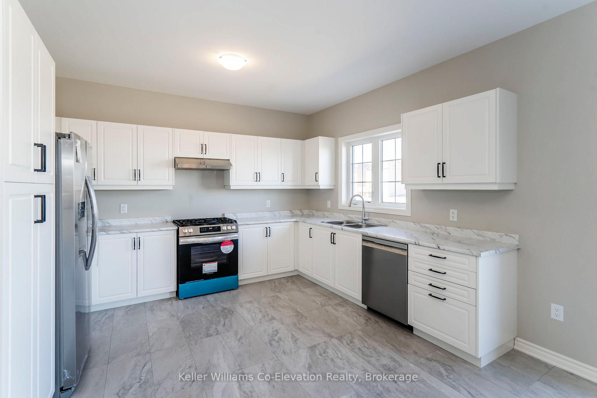 Photo 4 of 264 Springfield Crescent, Clearview, Stayner — HOMEH