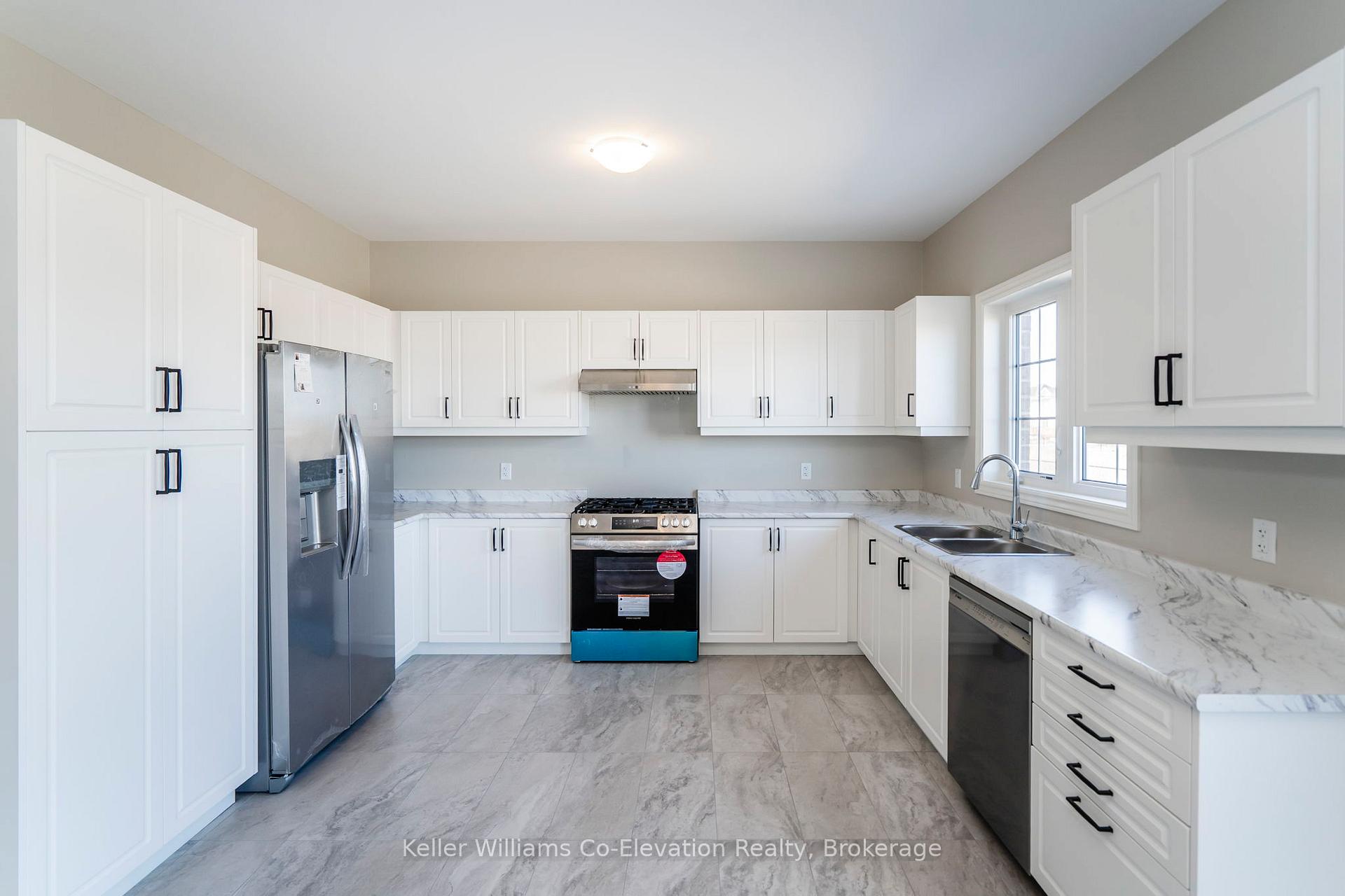 Photo 3 of 264 Springfield Crescent, Clearview, Stayner — HOMEH