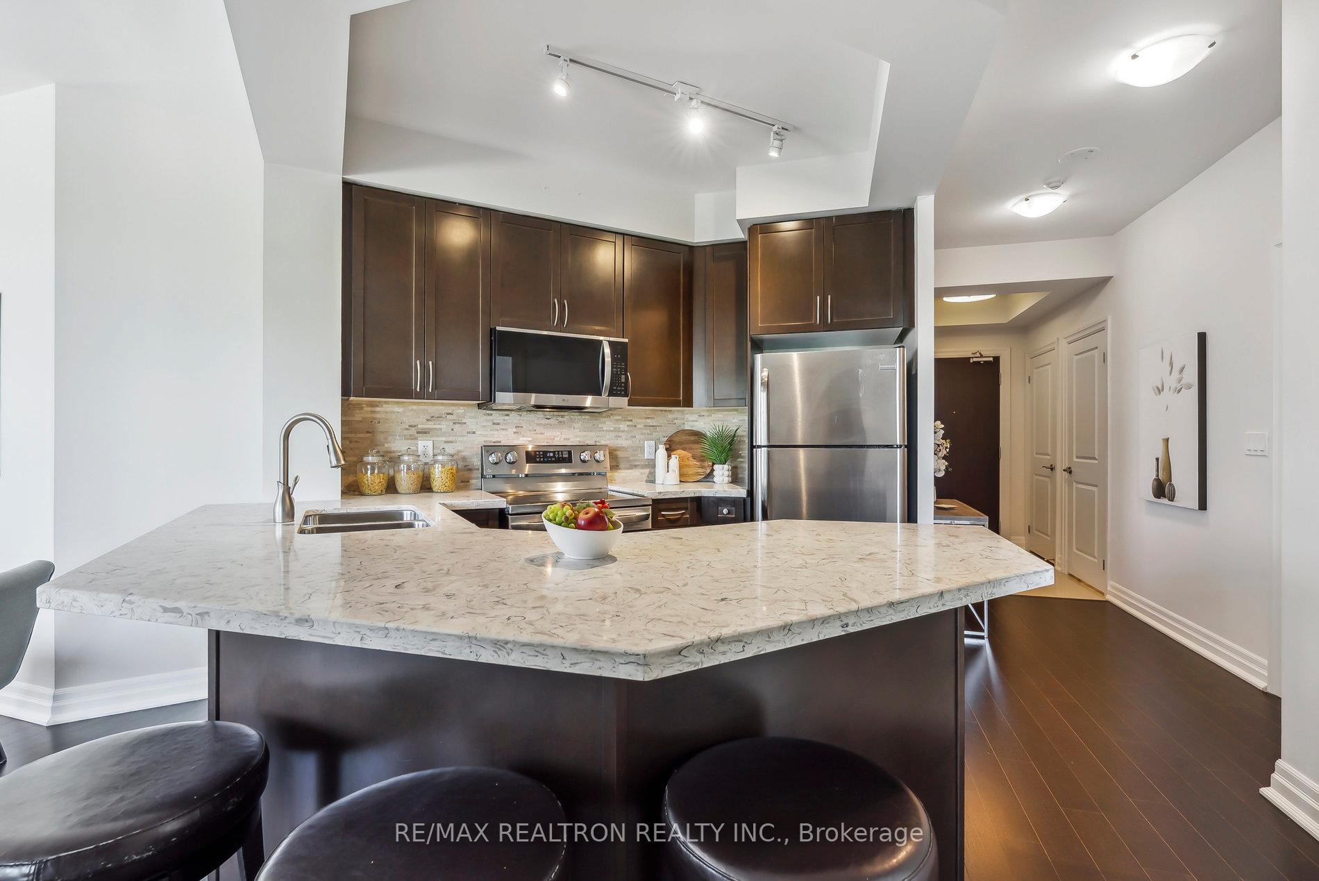 Photo 9 of Unit 332, 180 John West Way W, Aurora, Bayview Wellington — HOMEH