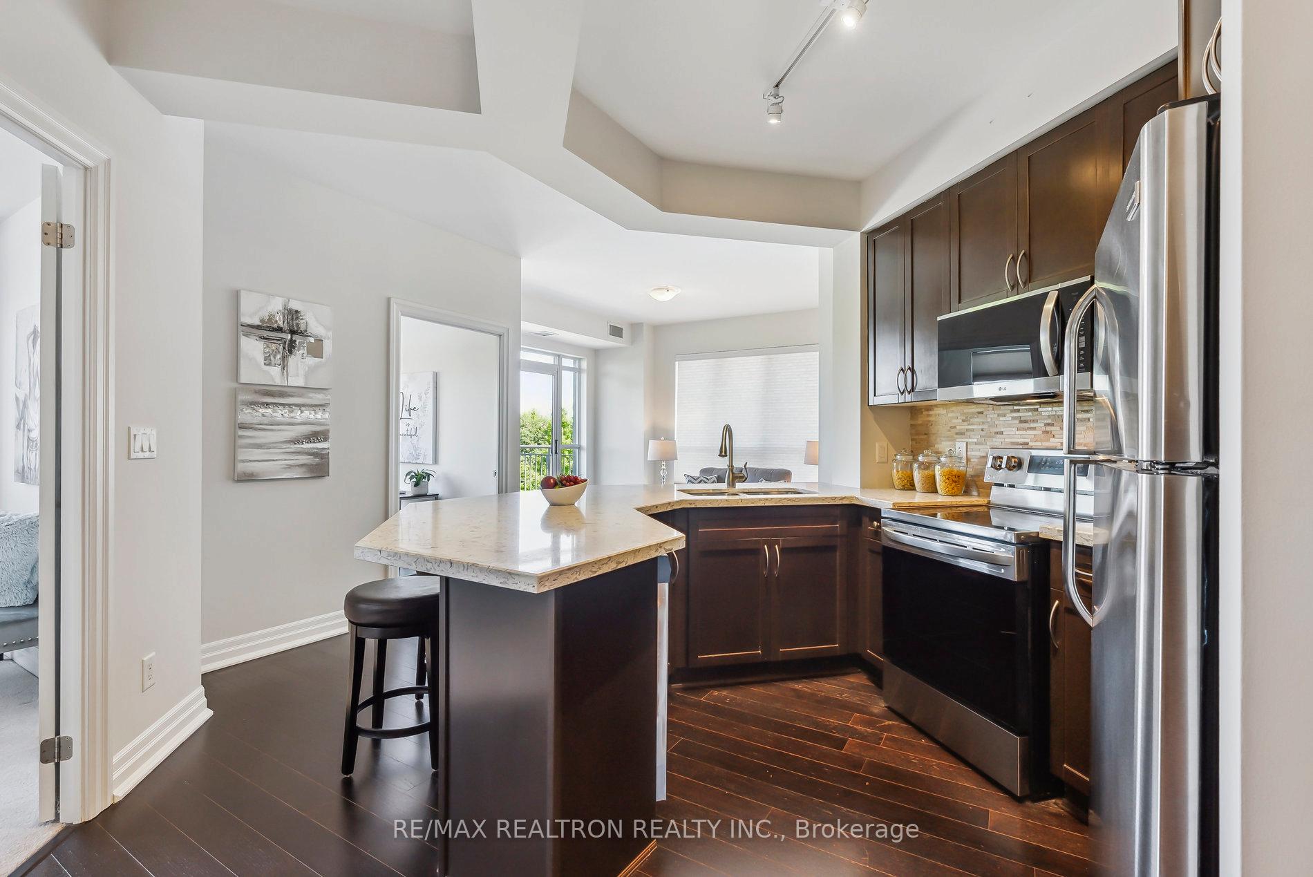 Photo 10 of Unit 332, 180 John West Way W, Aurora, Bayview Wellington — HOMEH