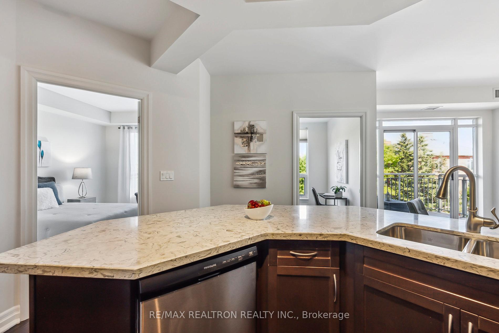 Photo 11 of Unit 332, 180 John West Way W, Aurora, Bayview Wellington — HOMEH
