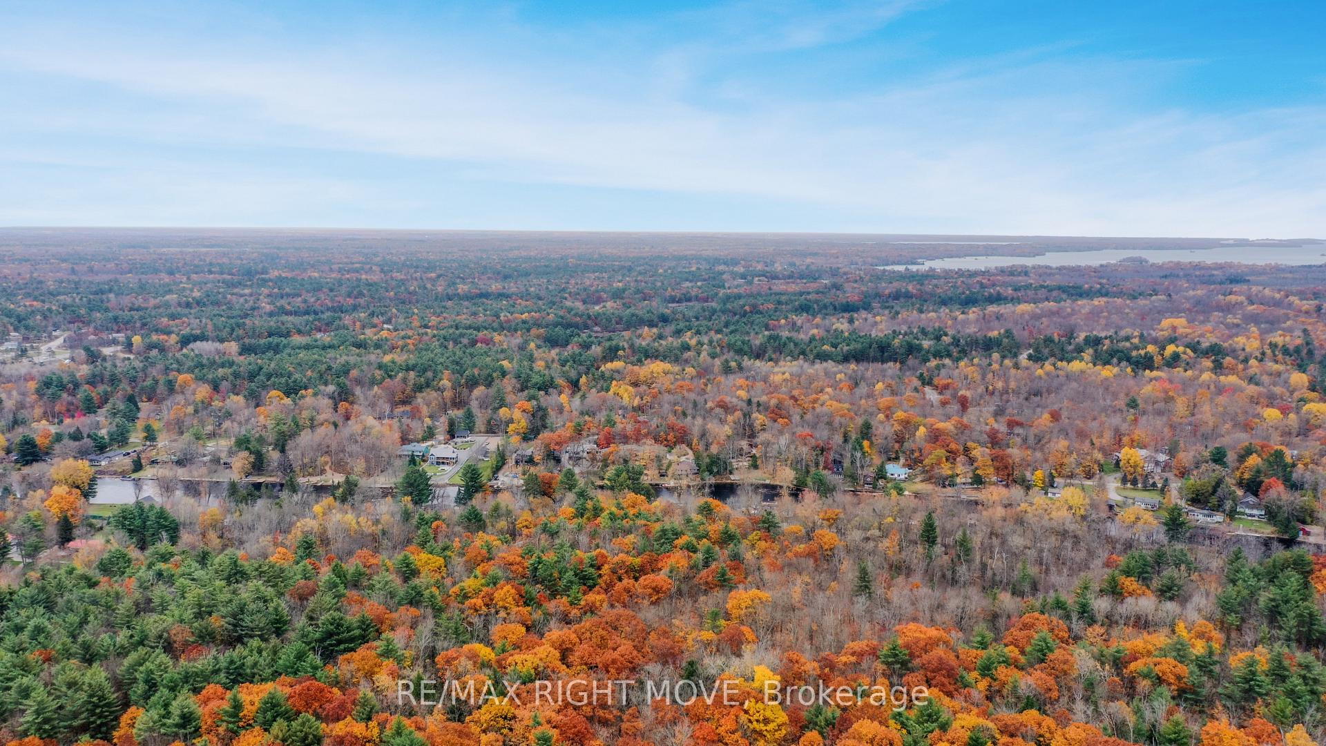 Photo 3 of 1025 Davis Drive, Gravenhurst, Morrison — HOMEH