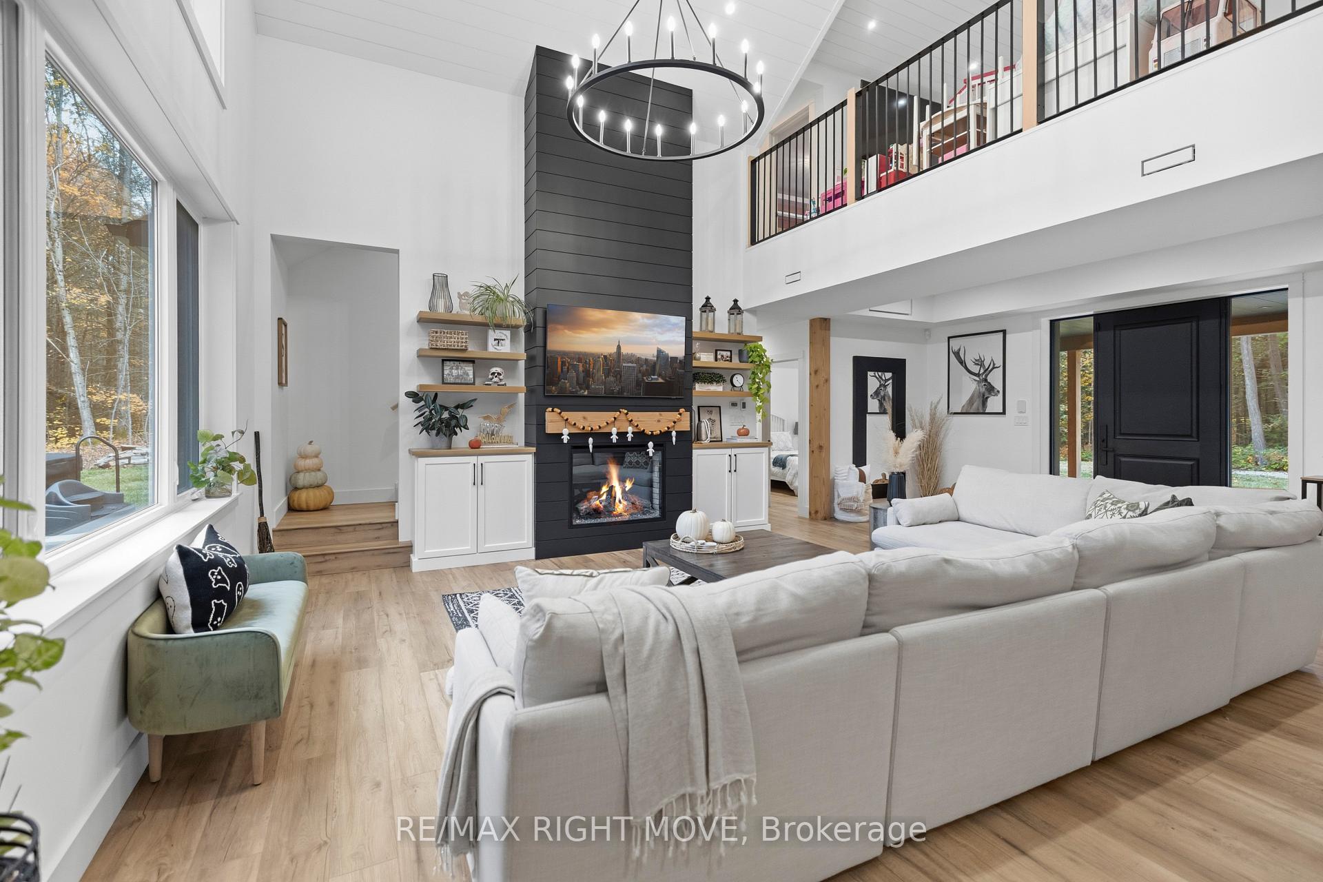 Photo 2 of 1025 Davis Drive, Gravenhurst, Morrison — HOMEH