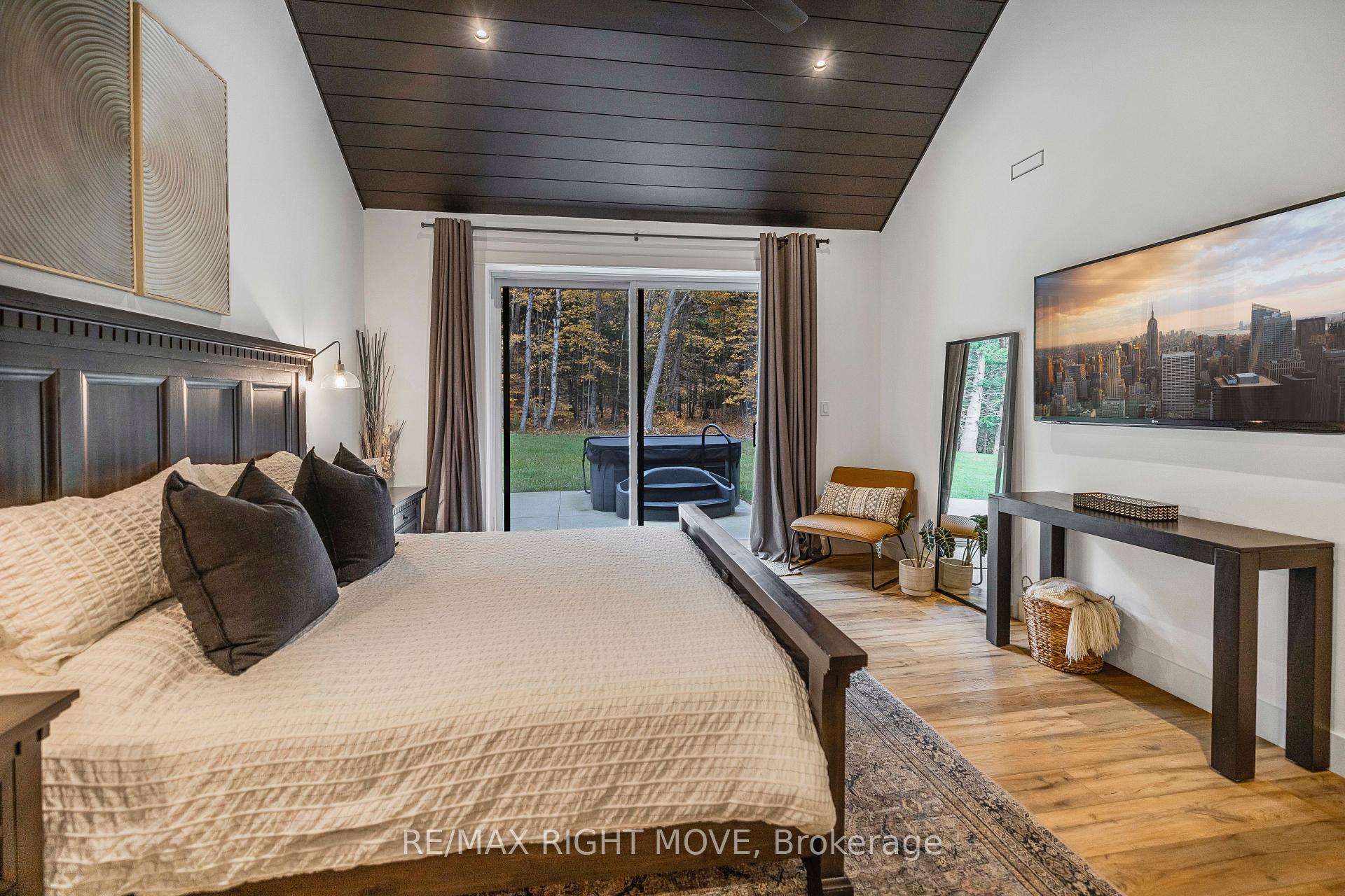 Photo 8 of 1025 Davis Drive, Gravenhurst, Morrison — HOMEH