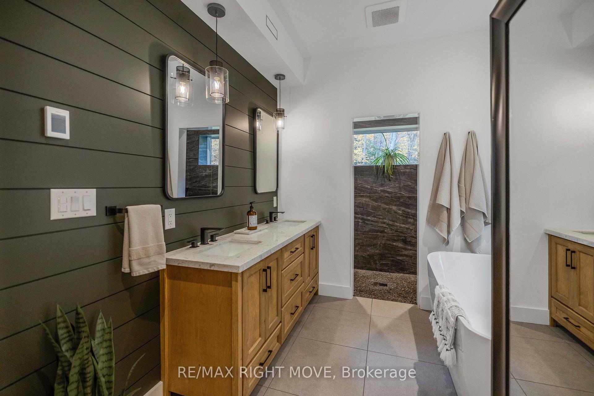 Photo 10 of 1025 Davis Drive, Gravenhurst, Morrison — HOMEH