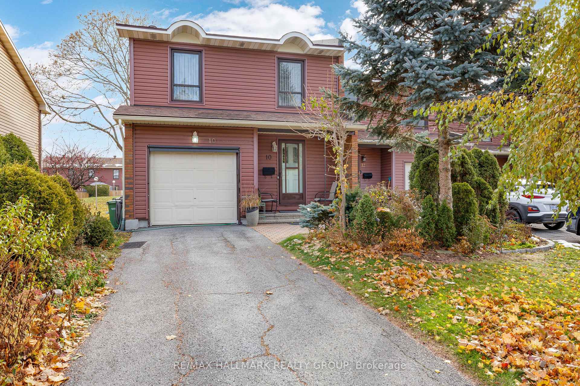 Photo 2 of 10 Black Forest Lane, Ottawa, Arbeatha Park — HOMEH