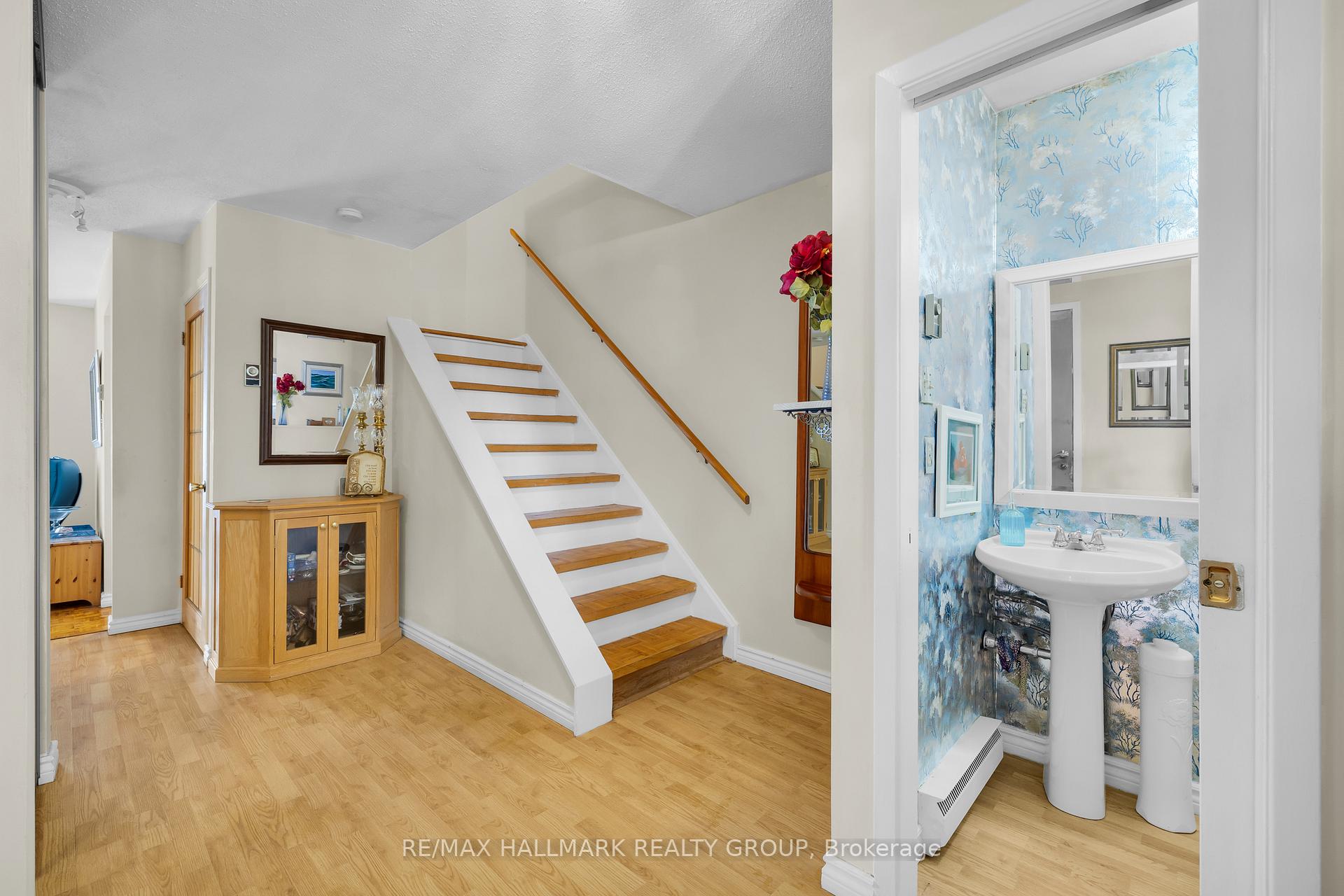 Photo 27 of 10 Black Forest Lane, Ottawa, Arbeatha Park — HOMEH