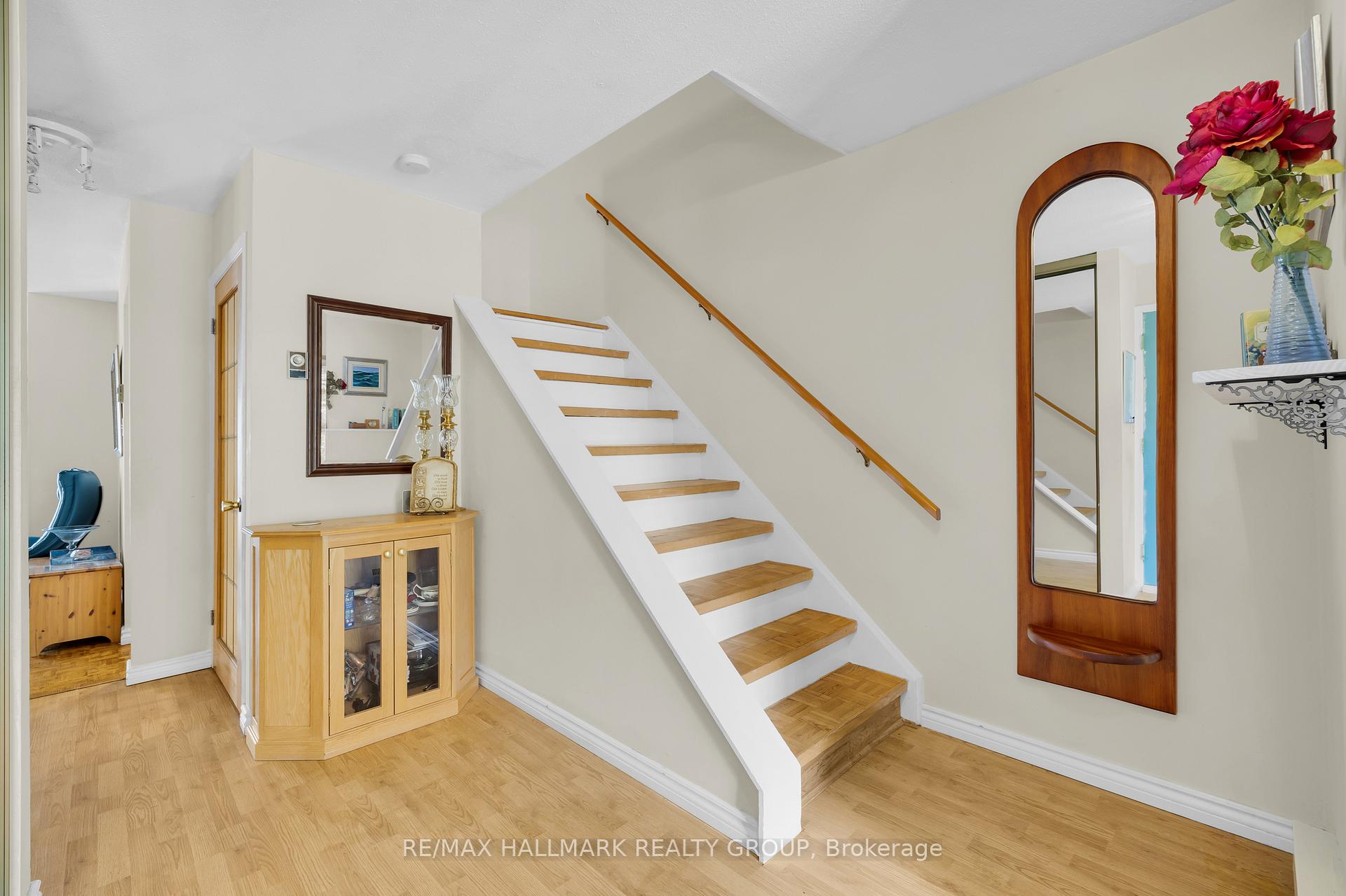 Photo 29 of 10 Black Forest Lane, Ottawa, Arbeatha Park — HOMEH