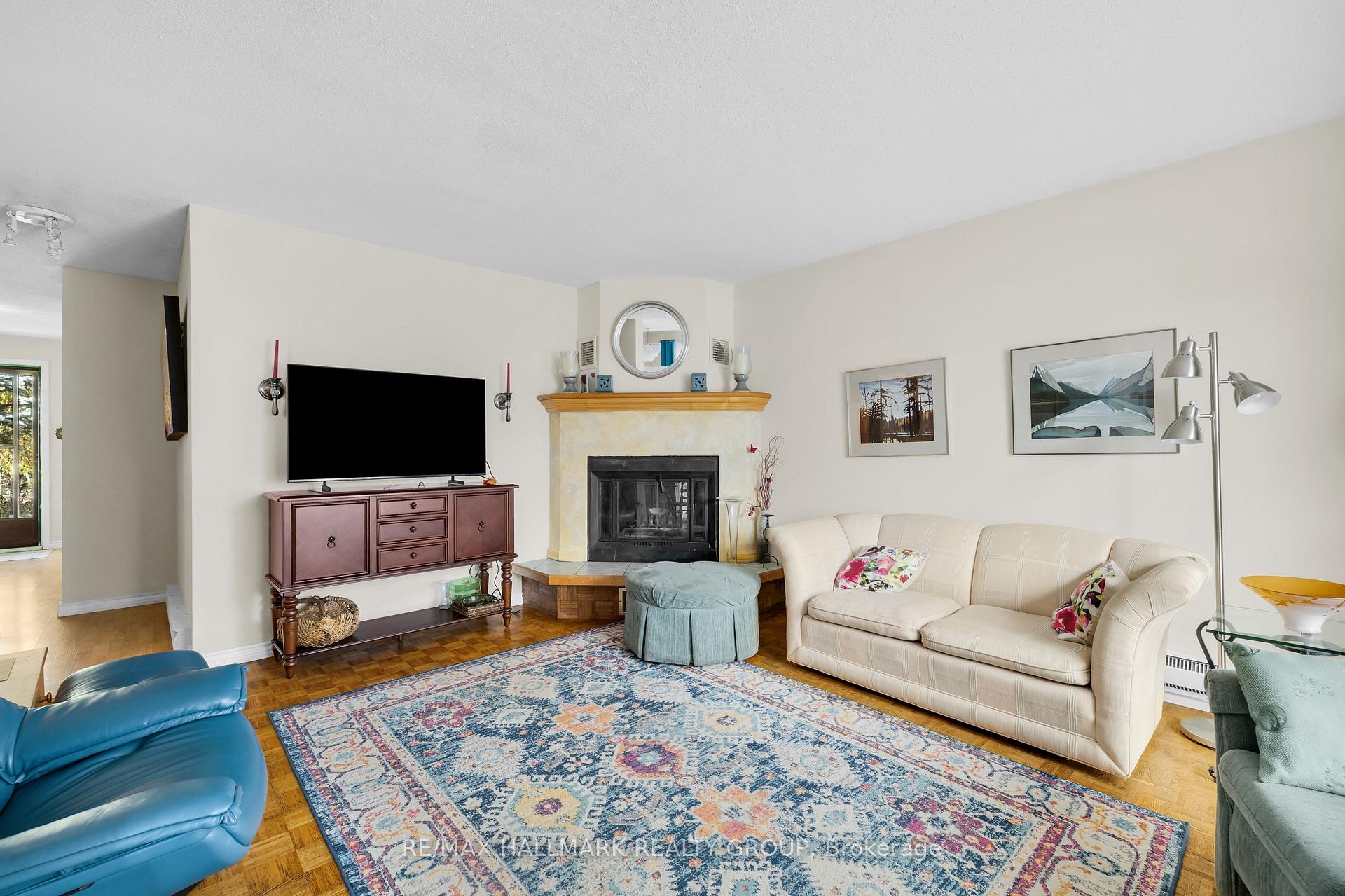Photo 34 of 10 Black Forest Lane, Ottawa, Arbeatha Park — HOMEH