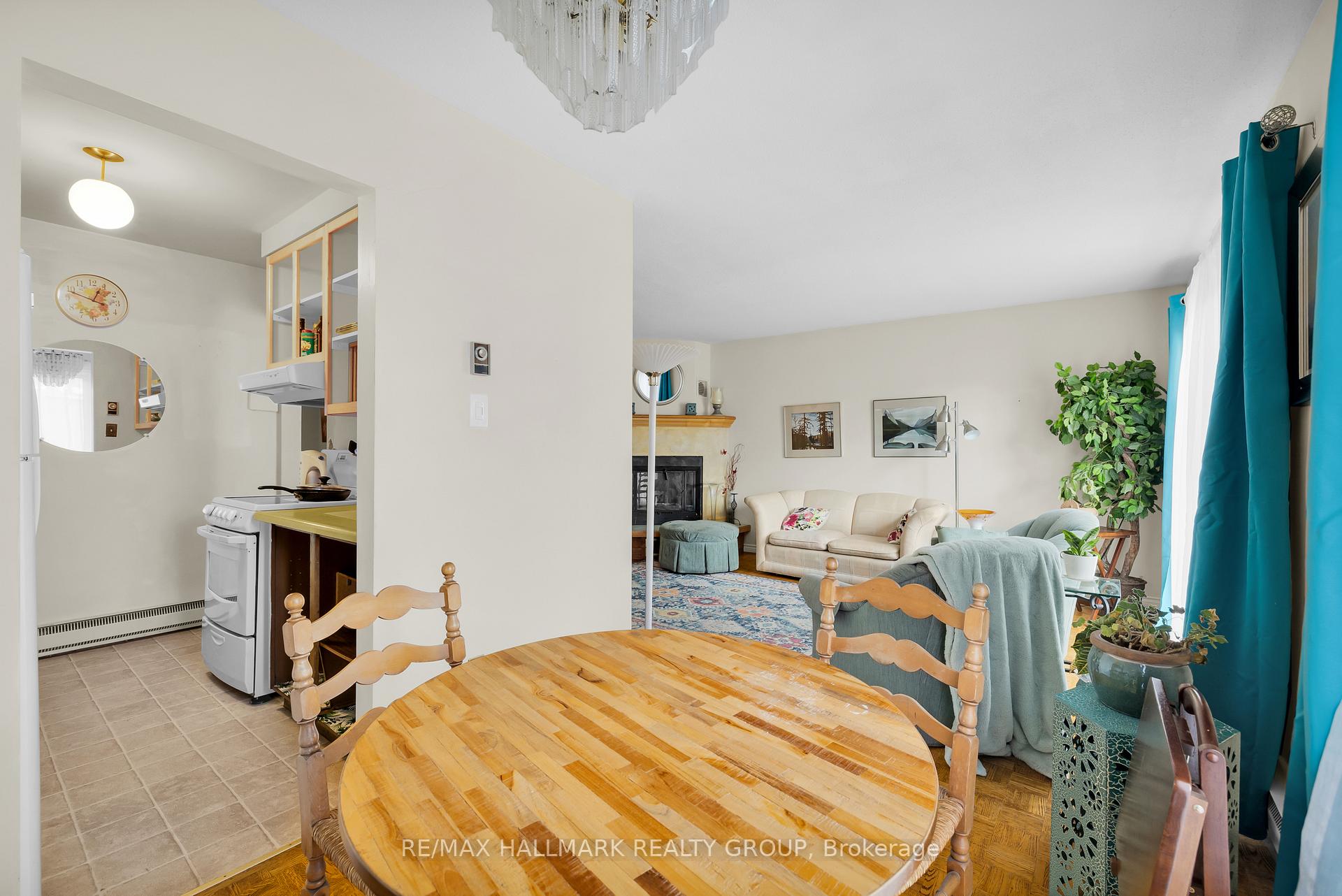 Photo 37 of 10 Black Forest Lane, Ottawa, Arbeatha Park — HOMEH