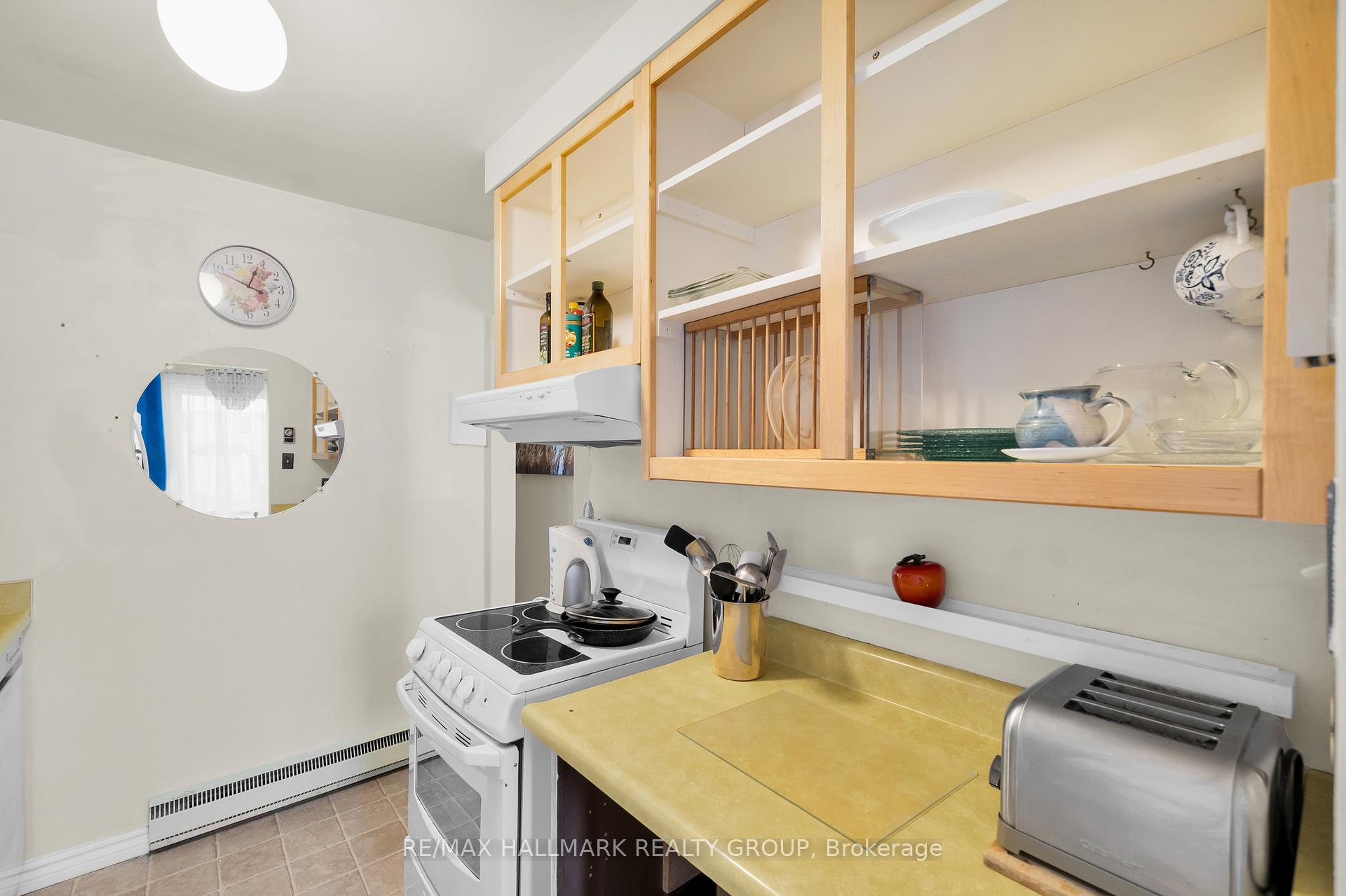 Photo 38 of 10 Black Forest Lane, Ottawa, Arbeatha Park — HOMEH