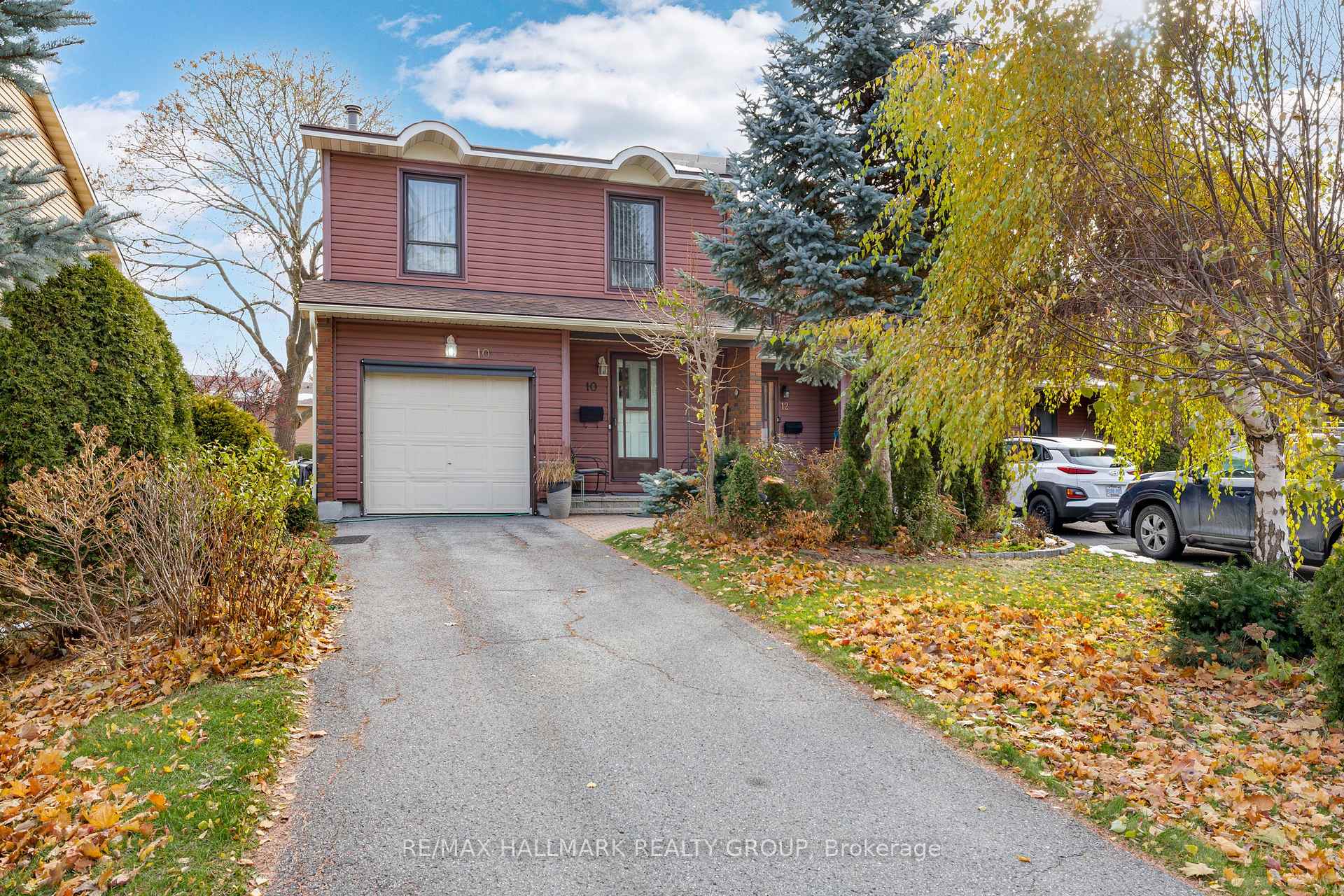 Photo 3 of 10 Black Forest Lane, Ottawa, Arbeatha Park — HOMEH
