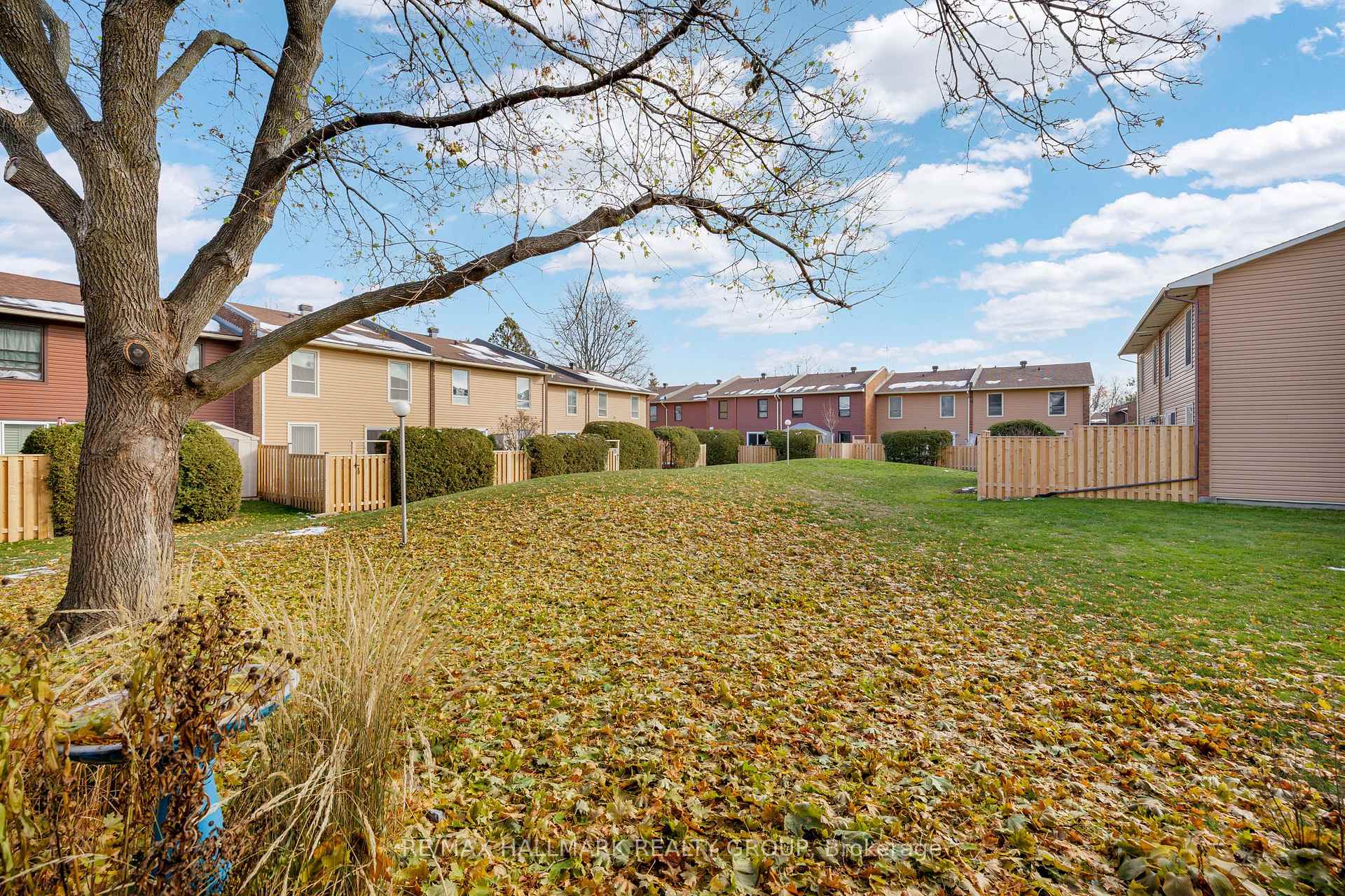 Photo 88 of 10 Black Forest Lane, Ottawa, Arbeatha Park — HOMEH