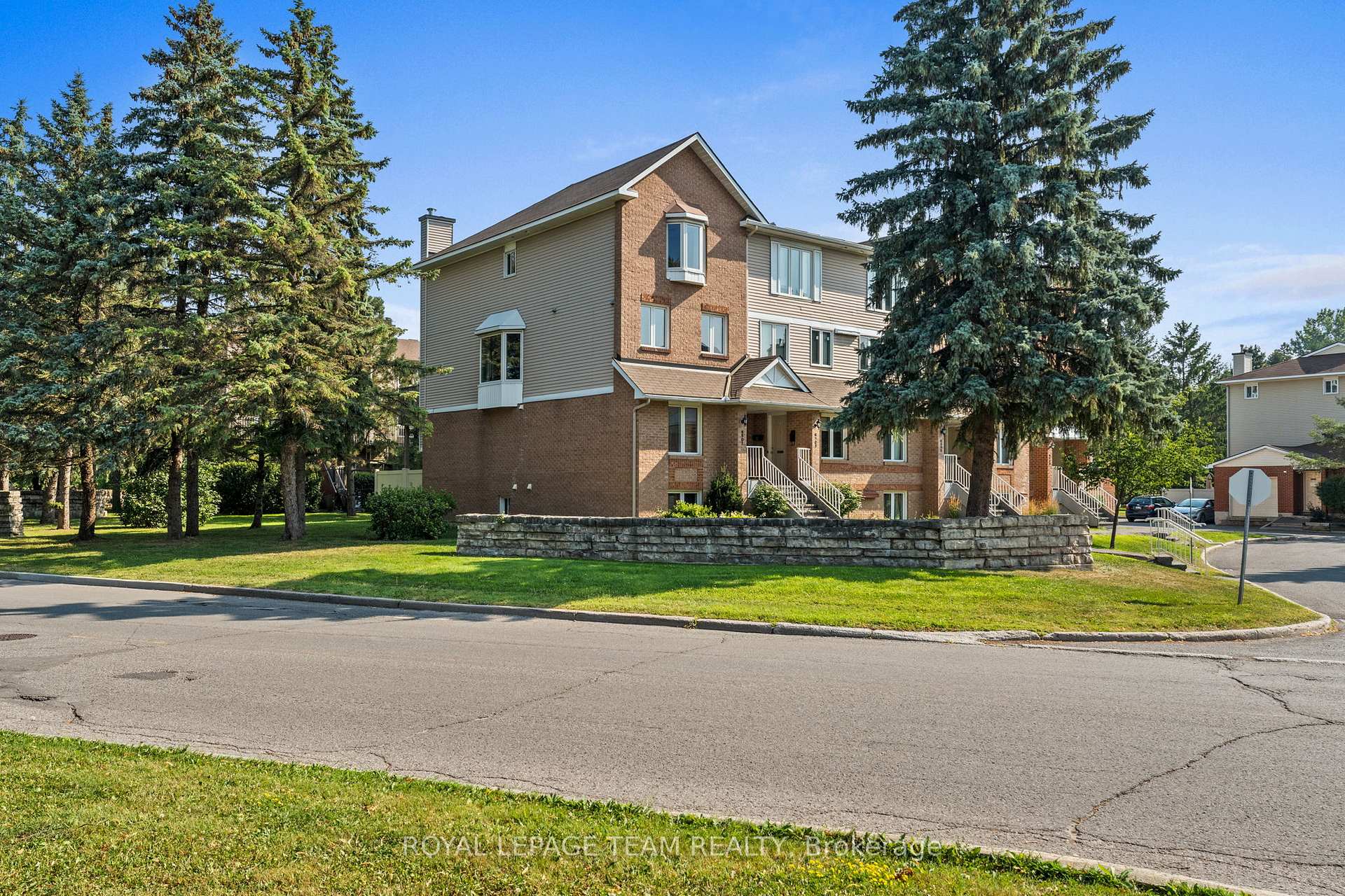 Photo 3 of Unit B, 6501 Bilberry Drive, Ottawa, Convent Glen North — HOMEH