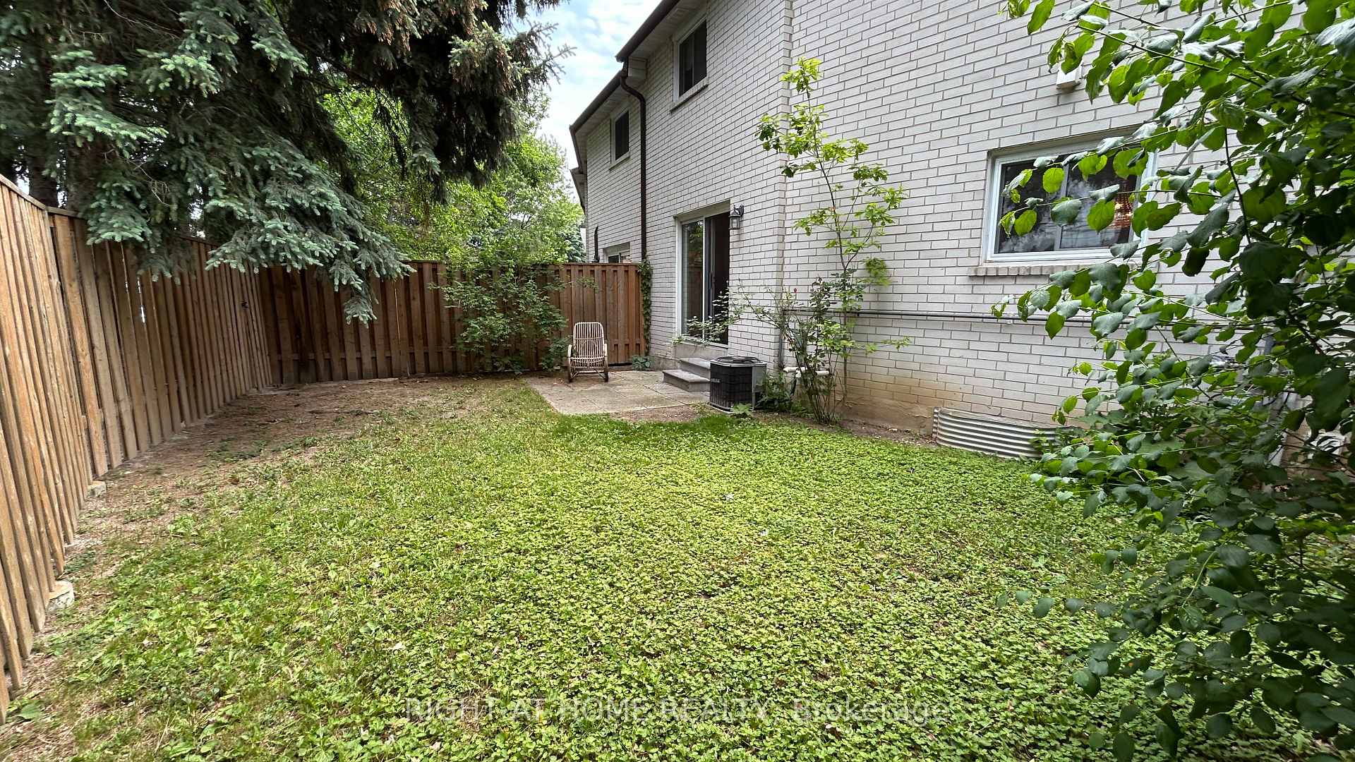 Photo 4 of 26 Niles Way, Markham, Aileen-Willowbrook — HOMEH