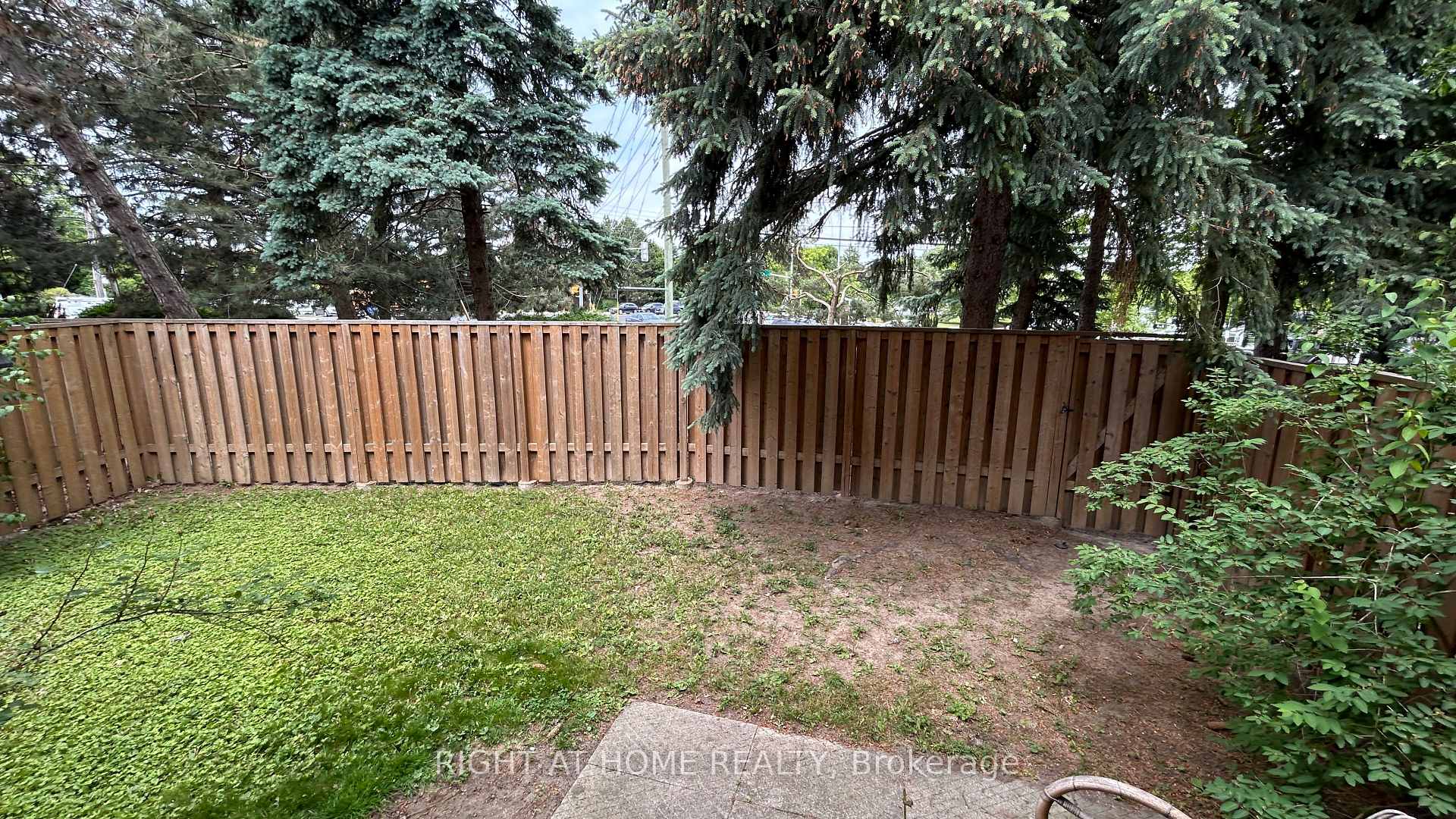 Photo 5 of 26 Niles Way, Markham, Aileen-Willowbrook — HOMEH