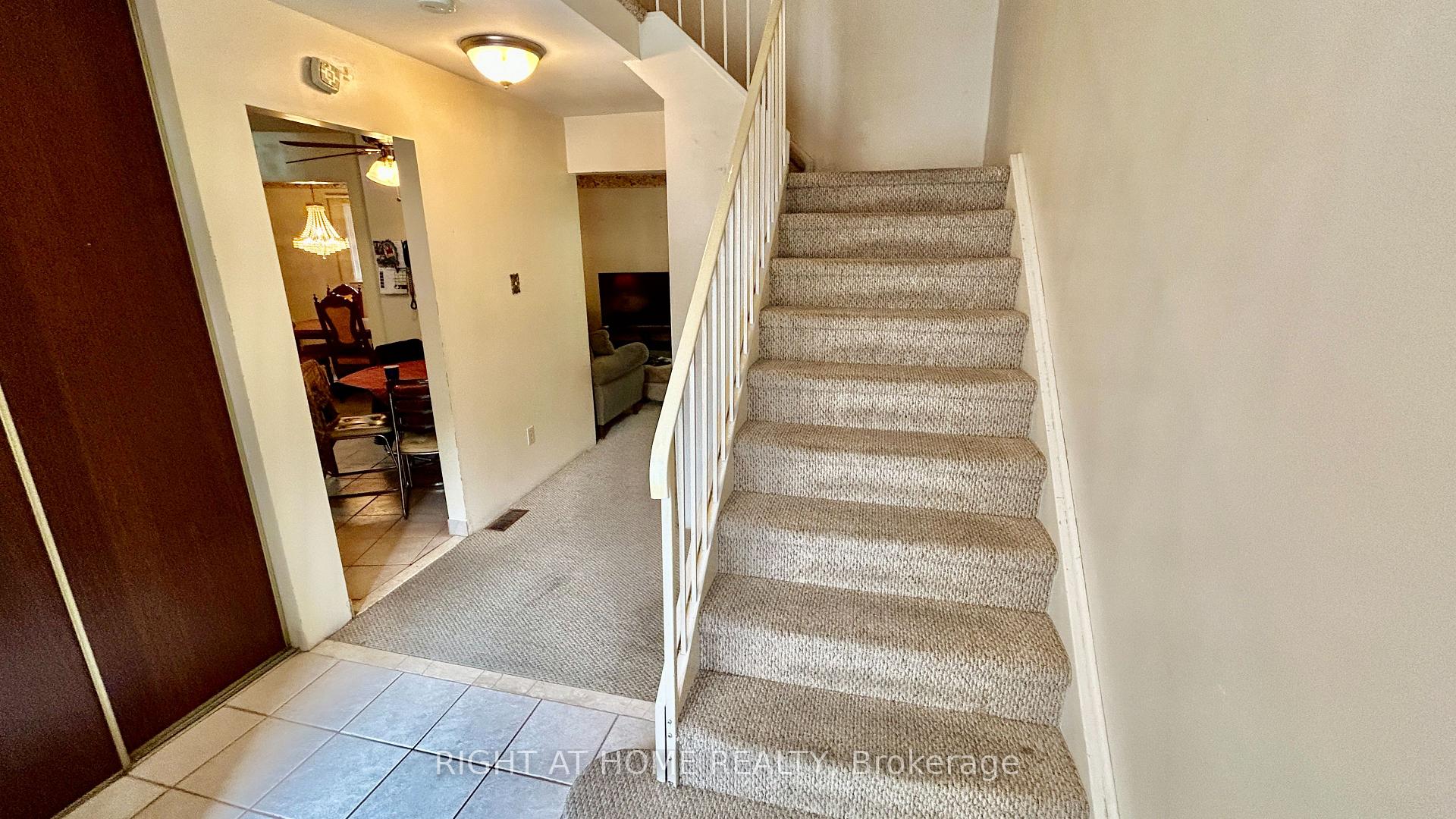 Photo 6 of 26 Niles Way, Markham, Aileen-Willowbrook — HOMEH