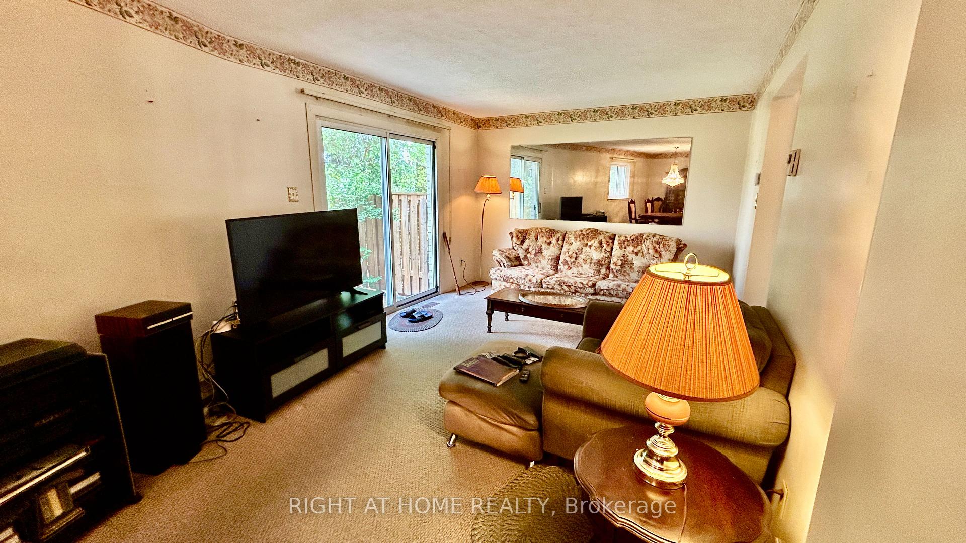 Photo 8 of 26 Niles Way, Markham, Aileen-Willowbrook — HOMEH