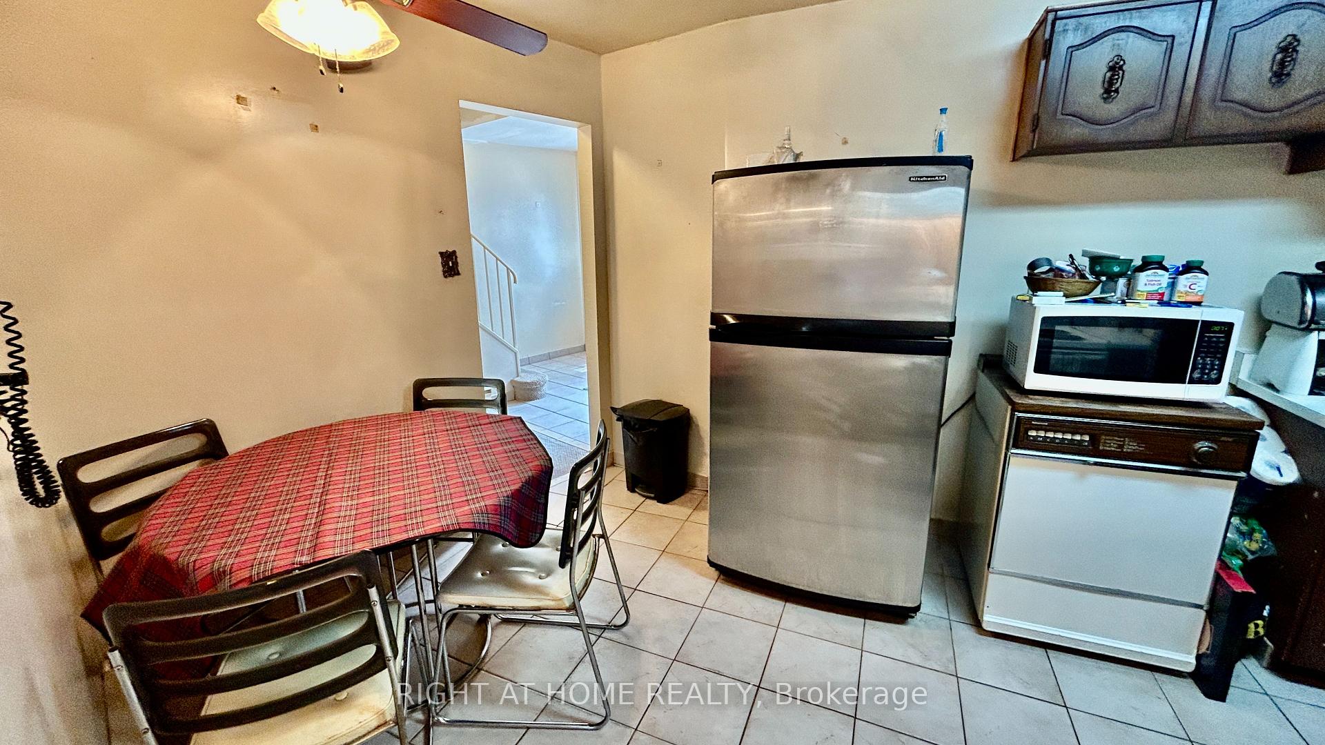 Photo 10 of 26 Niles Way, Markham, Aileen-Willowbrook — HOMEH