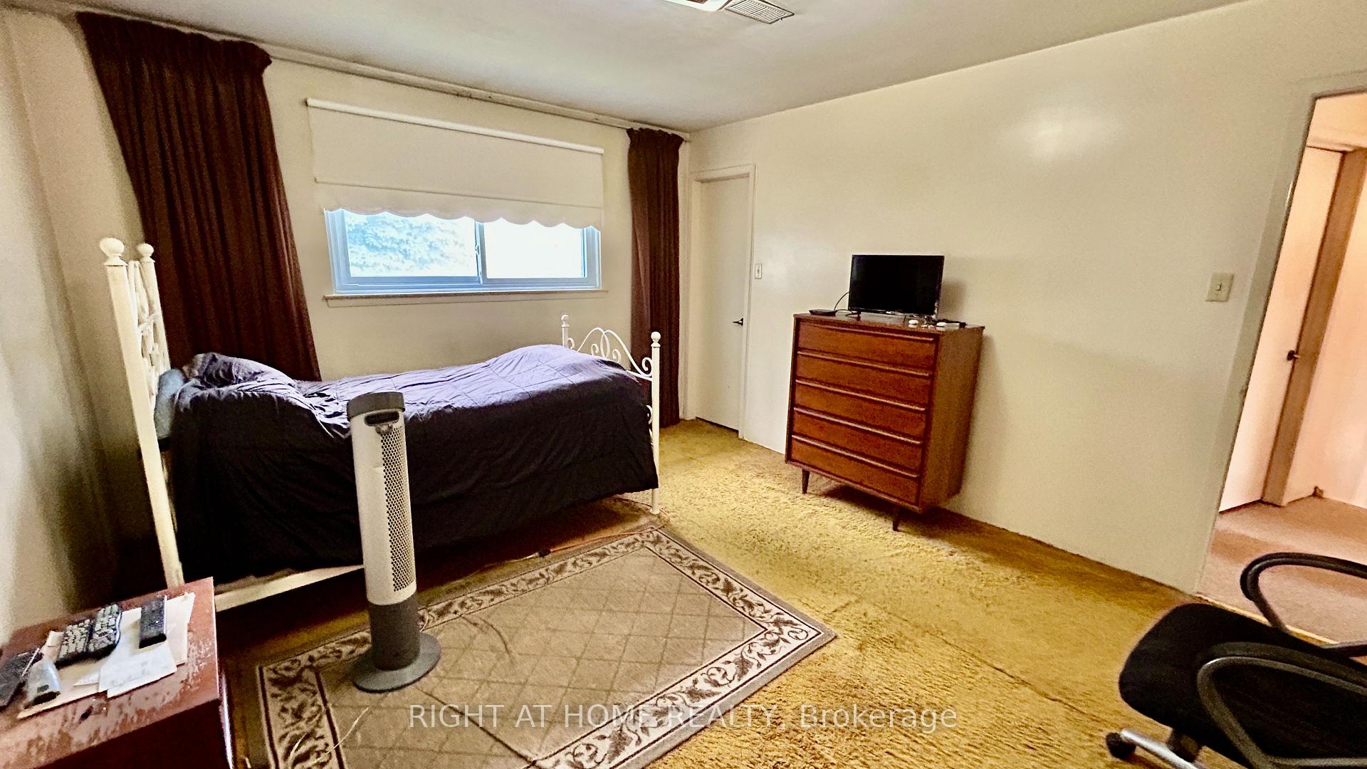 Photo 12 of 26 Niles Way, Markham, Aileen-Willowbrook — HOMEH