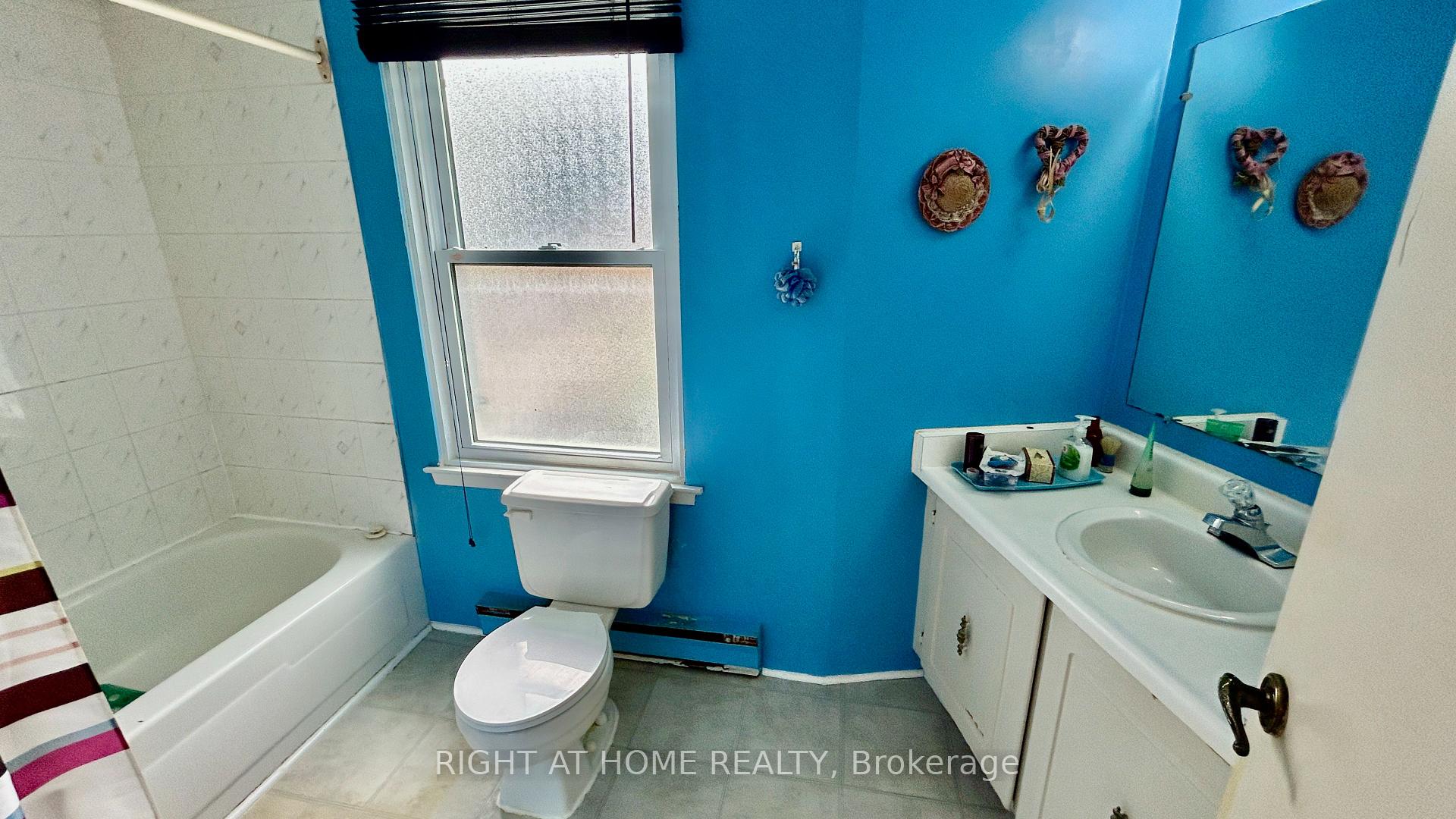 Photo 14 of 26 Niles Way, Markham, Aileen-Willowbrook — HOMEH