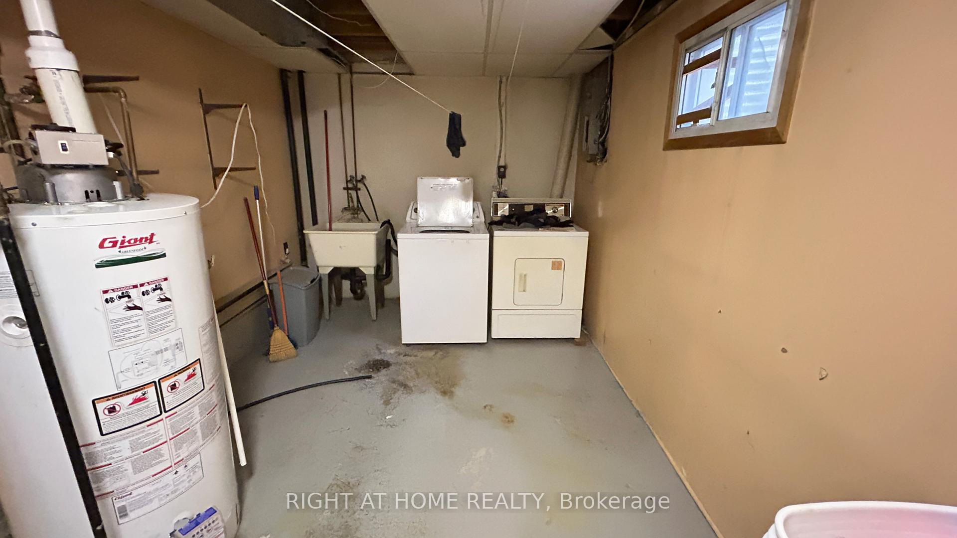 Photo 15 of 26 Niles Way, Markham, Aileen-Willowbrook — HOMEH