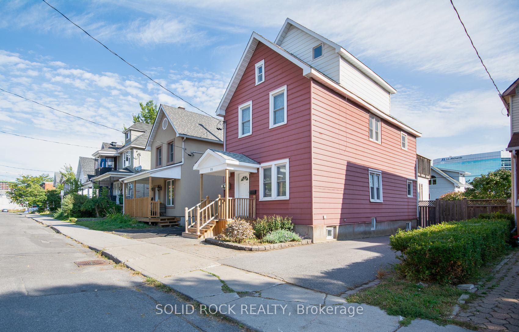 Front of 25 Champagne Avenue S