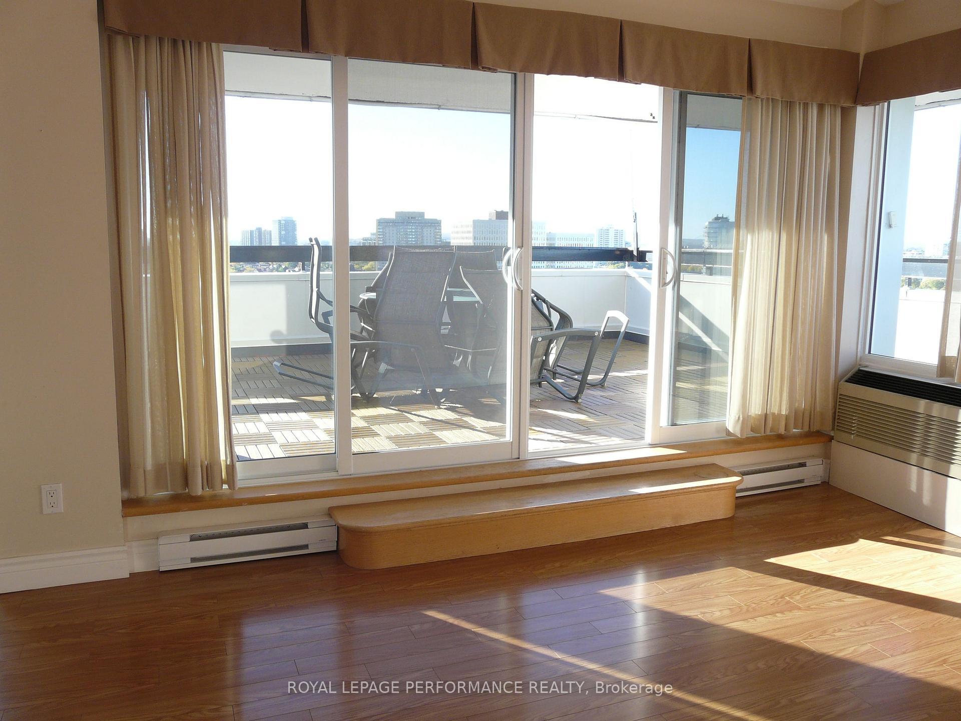 Photo 4 of Unit Penthouse 2, 158C Mcarthur Avenue, Ottawa, Vanier — HOMEH