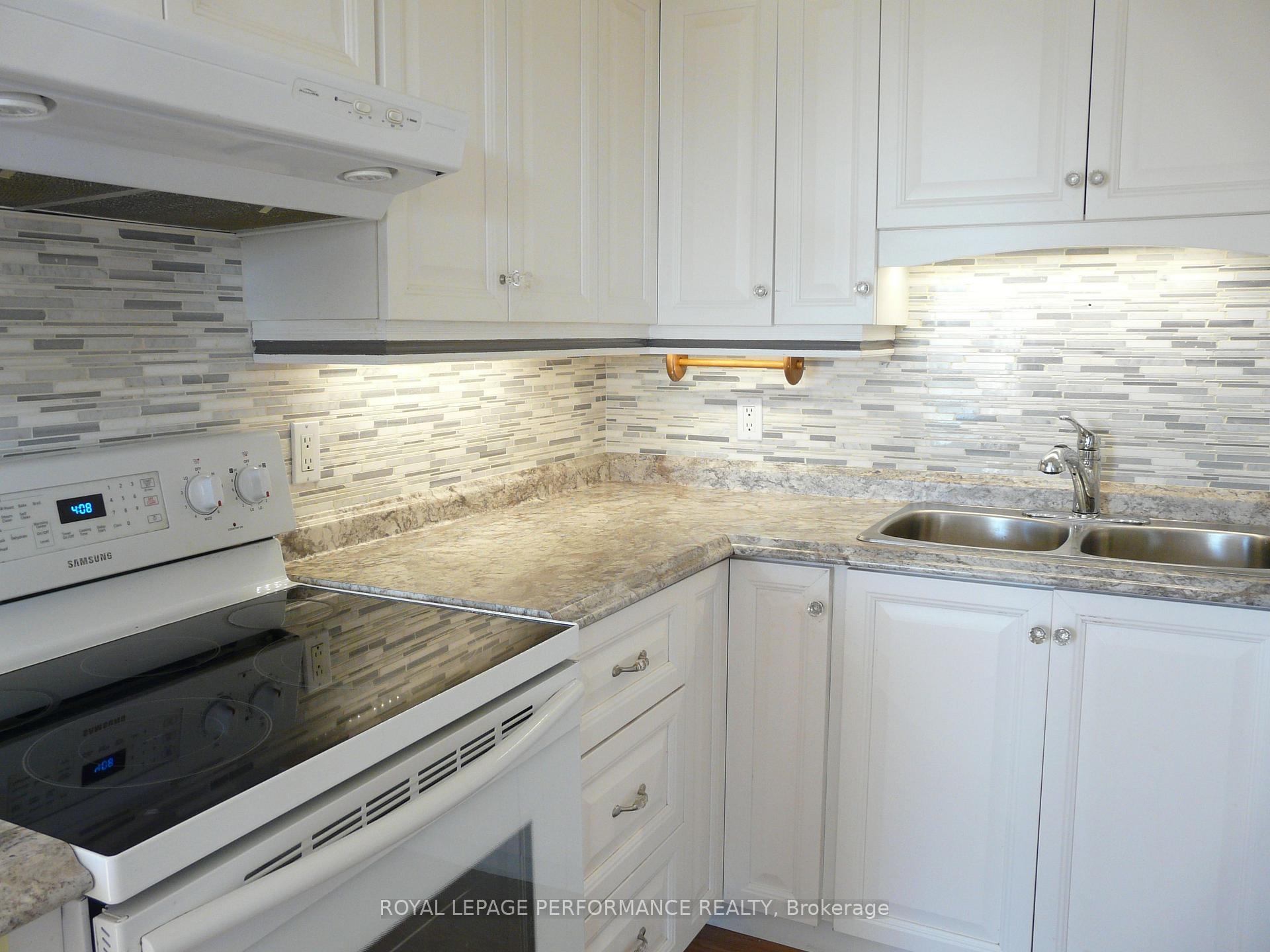 Photo 10 of Unit Penthouse 2, 158C Mcarthur Avenue, Ottawa, Vanier — HOMEH