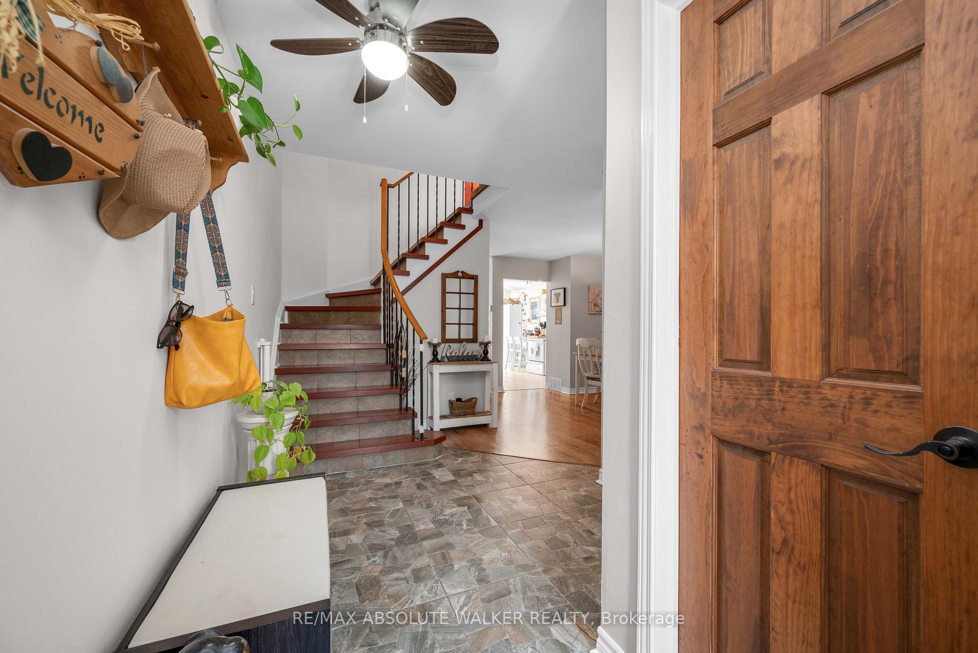 Photo 4 of Unit 52, 105 Claiborne Way, Ottawa, Queenswood Heights South — HOMEH