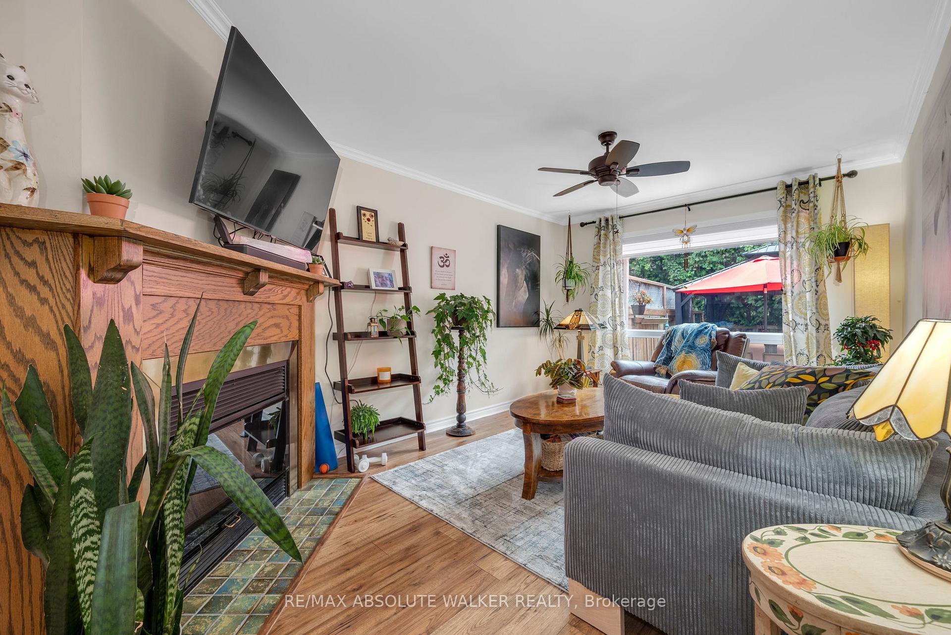 Photo 5 of Unit 52, 105 Claiborne Way, Ottawa, Queenswood Heights South — HOMEH