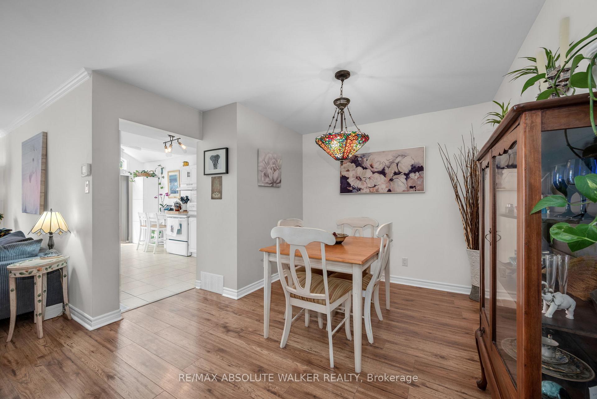 Photo 7 of Unit 52, 105 Claiborne Way, Ottawa, Queenswood Heights South — HOMEH
