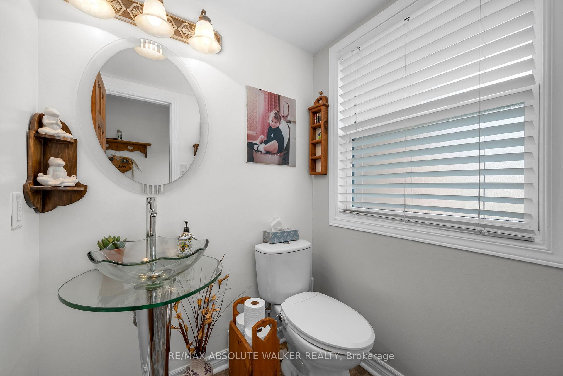Photo 8 of Unit 52, 105 Claiborne Way, Ottawa, Queenswood Heights South — HOMEH