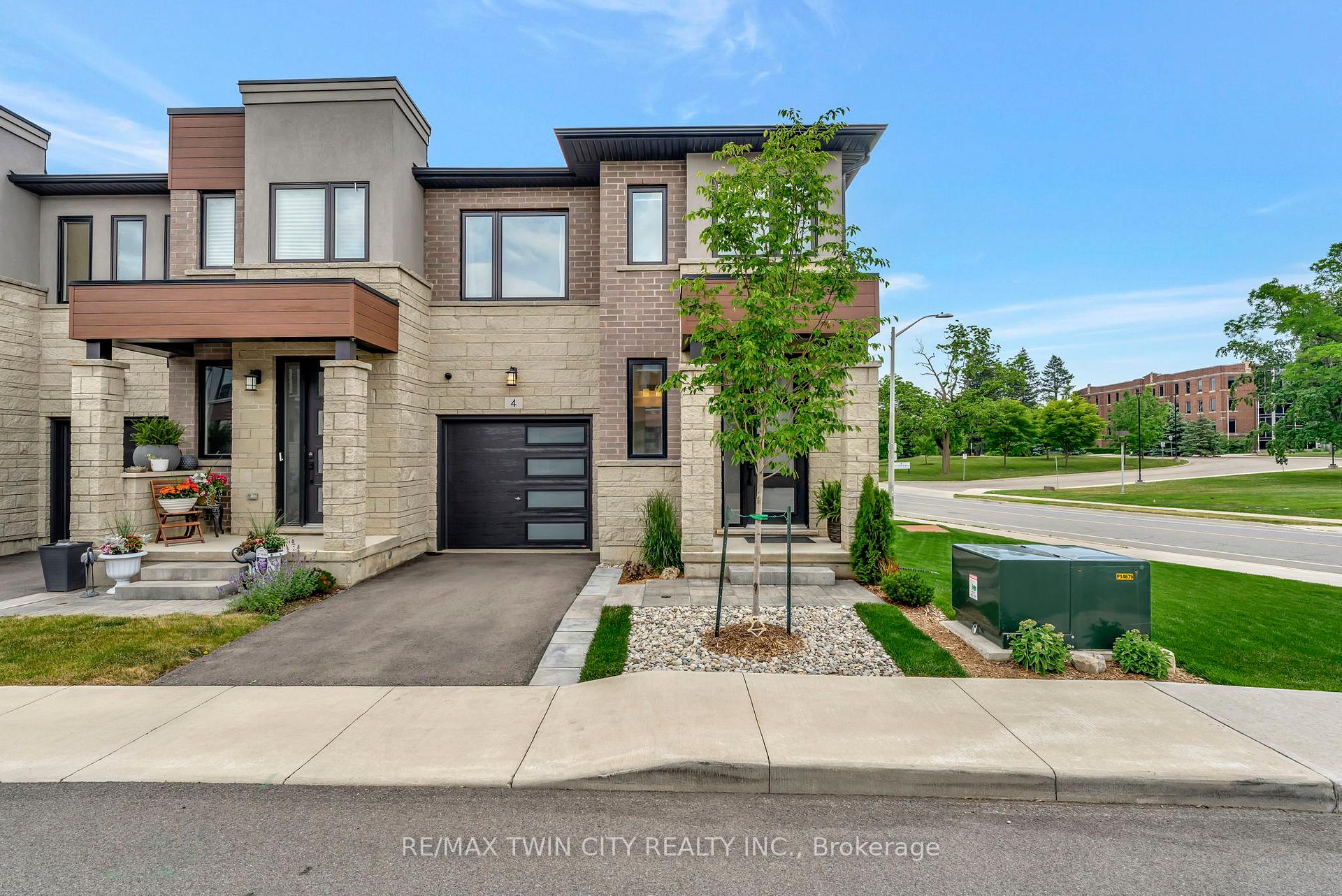 Photo 1 of 4 Southam Lane, Hamilton, Mountview — HOMEH