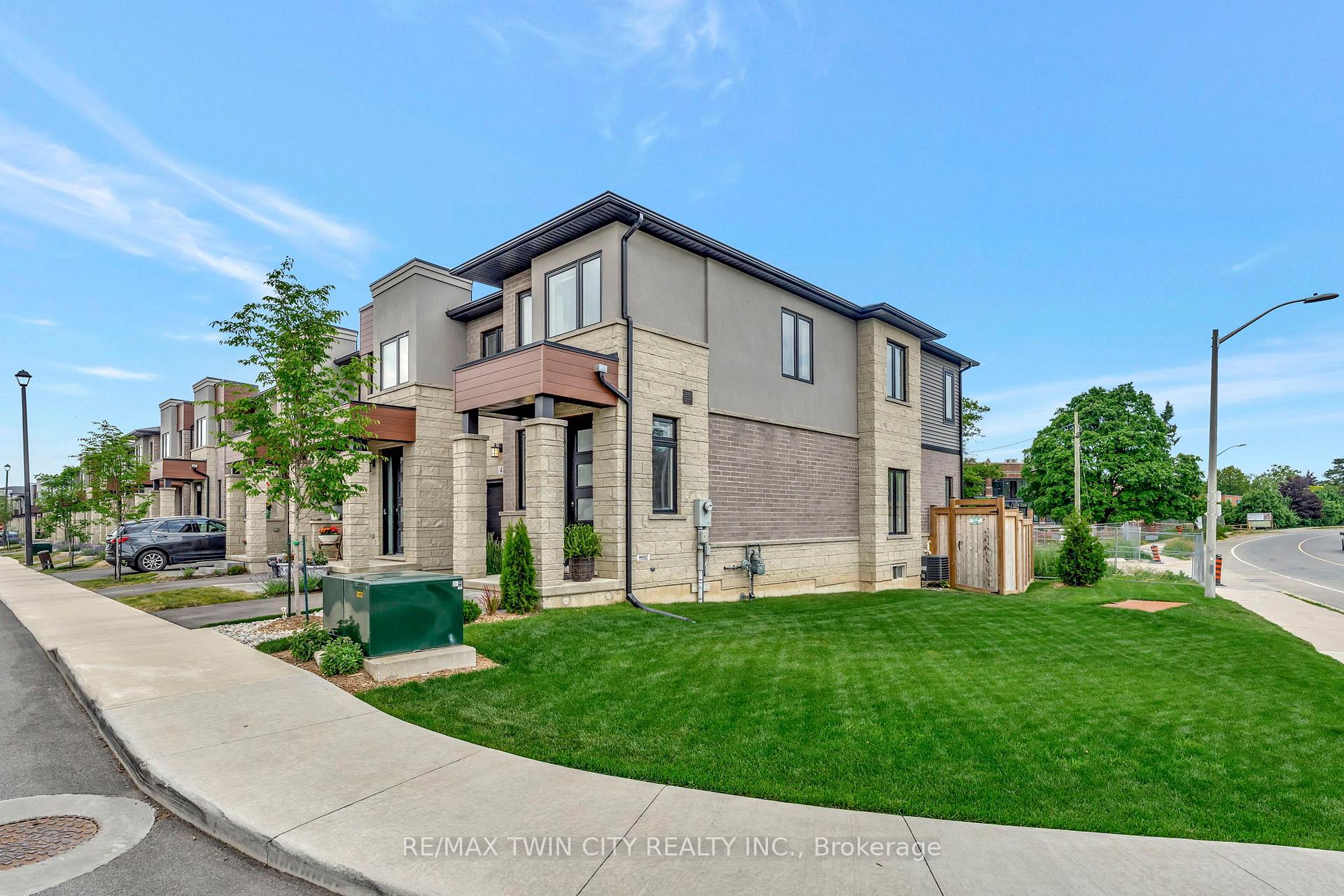 Photo 2 of 4 Southam Lane, Hamilton, Mountview — HOMEH