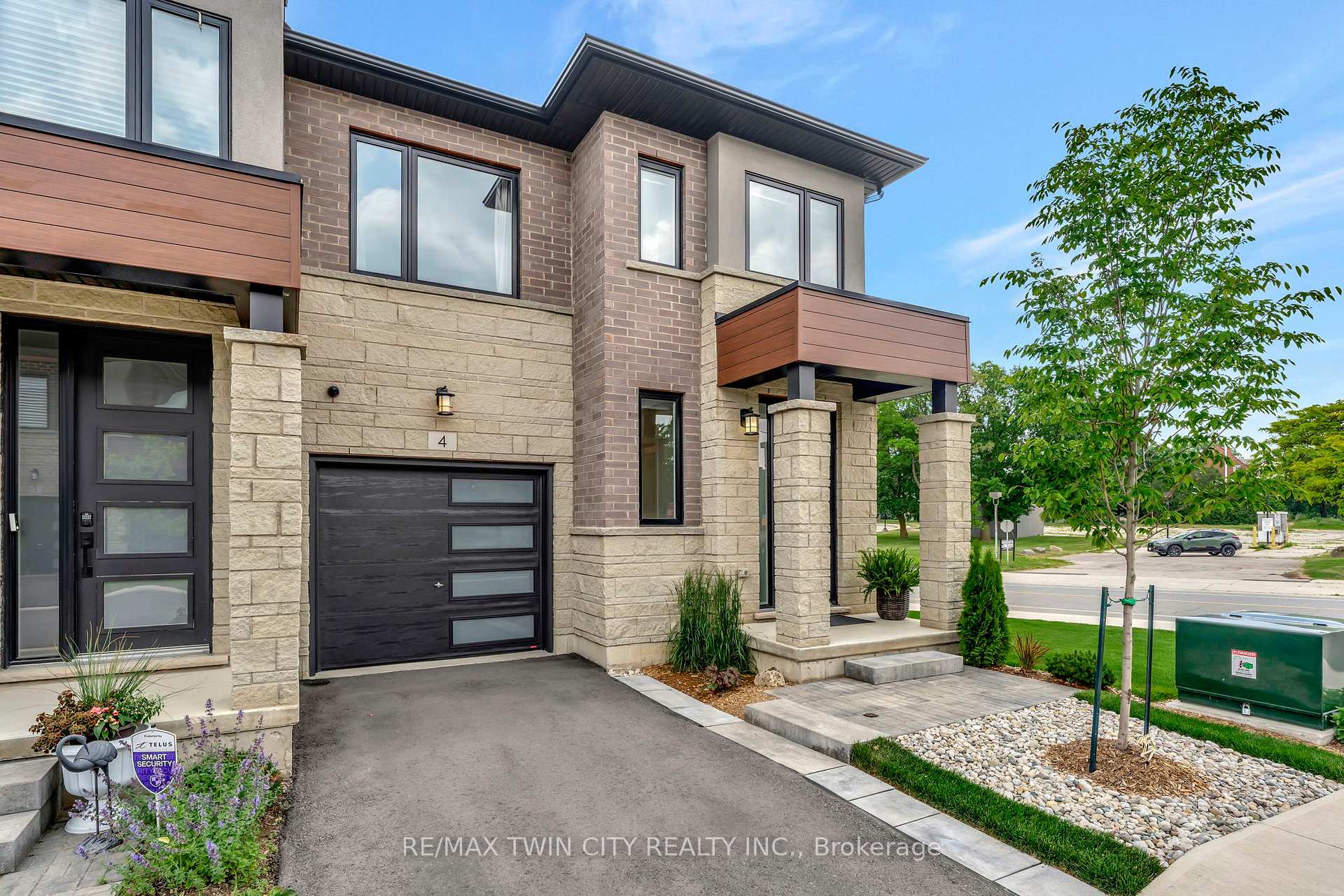 Photo 3 of 4 Southam Lane, Hamilton, Mountview — HOMEH