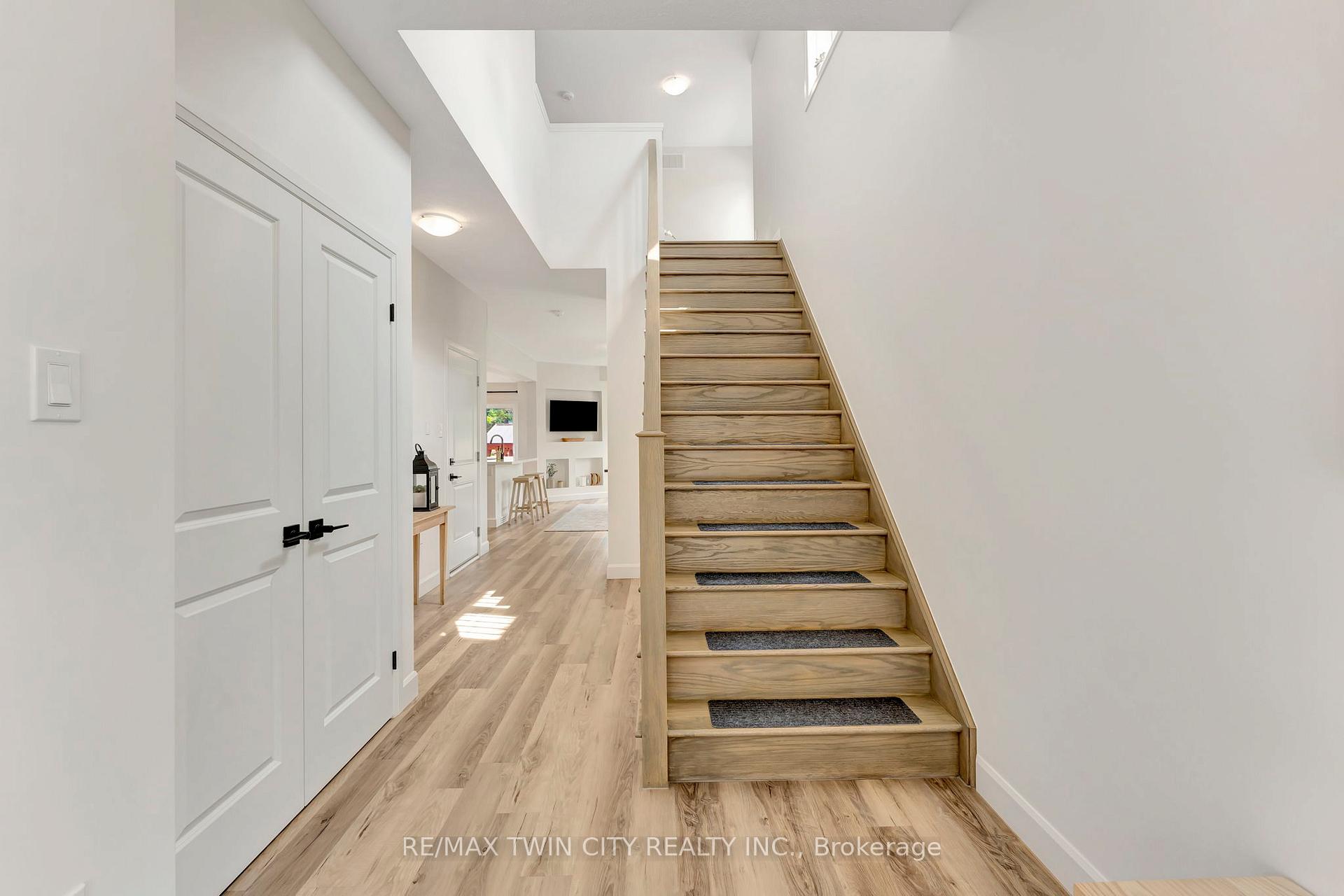 Photo 6 of 4 Southam Lane, Hamilton, Mountview — HOMEH