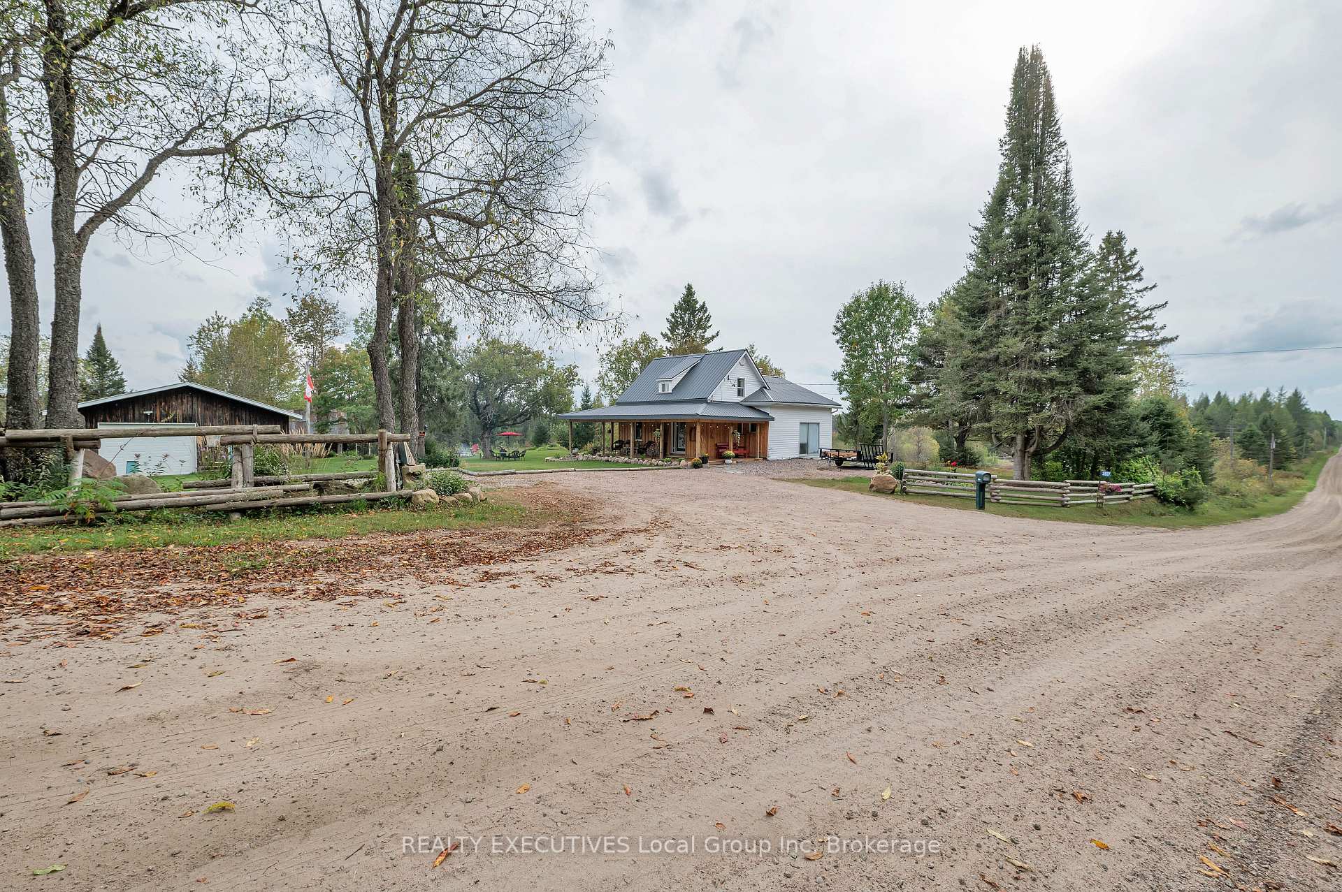 Photo 3 of 3507 Memorial Park Drive, Chisholm — HOMEH