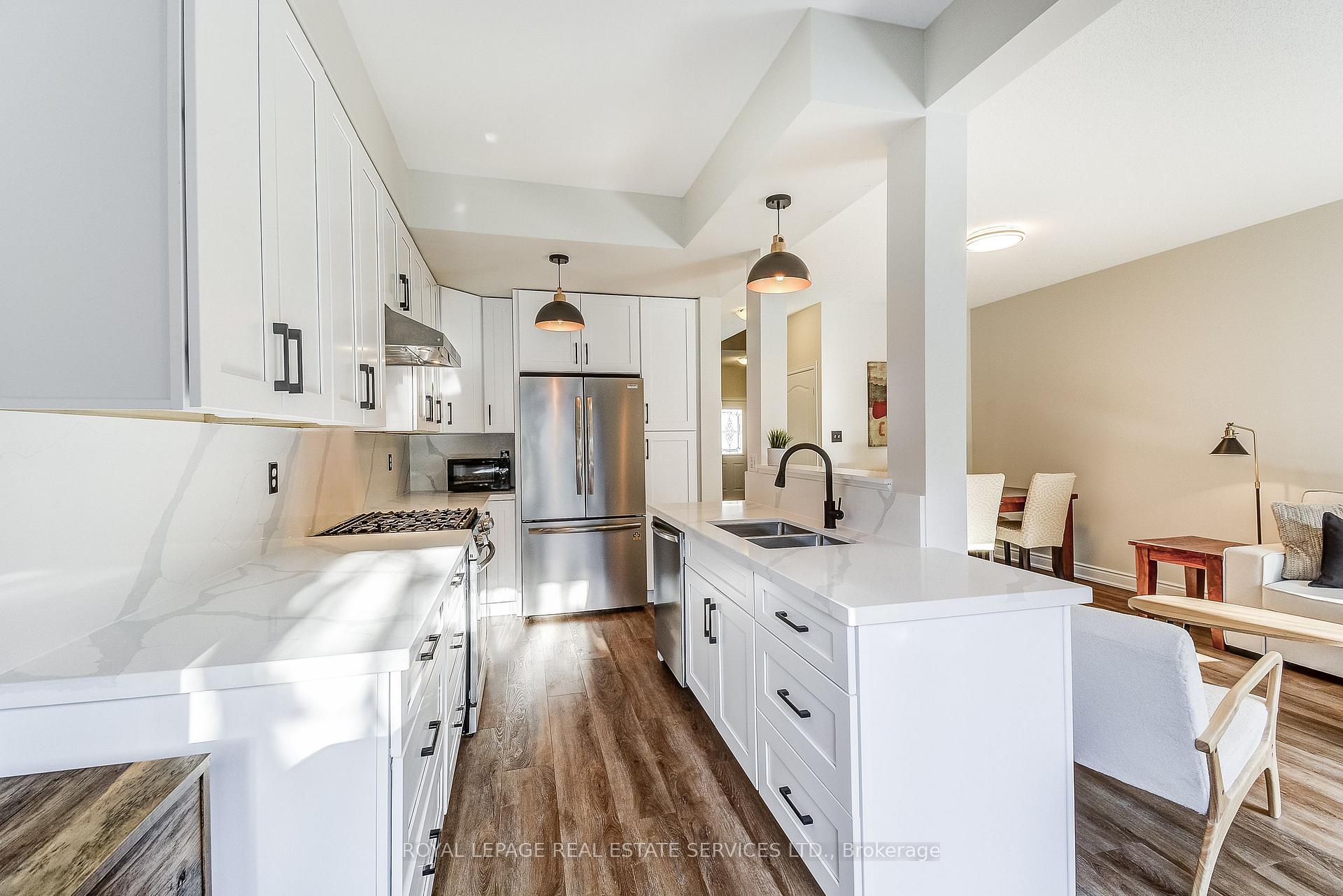 Photo 3 of Unit 3, 232 Stonehenge Drive, Hamilton, Meadowlands — HOMEH