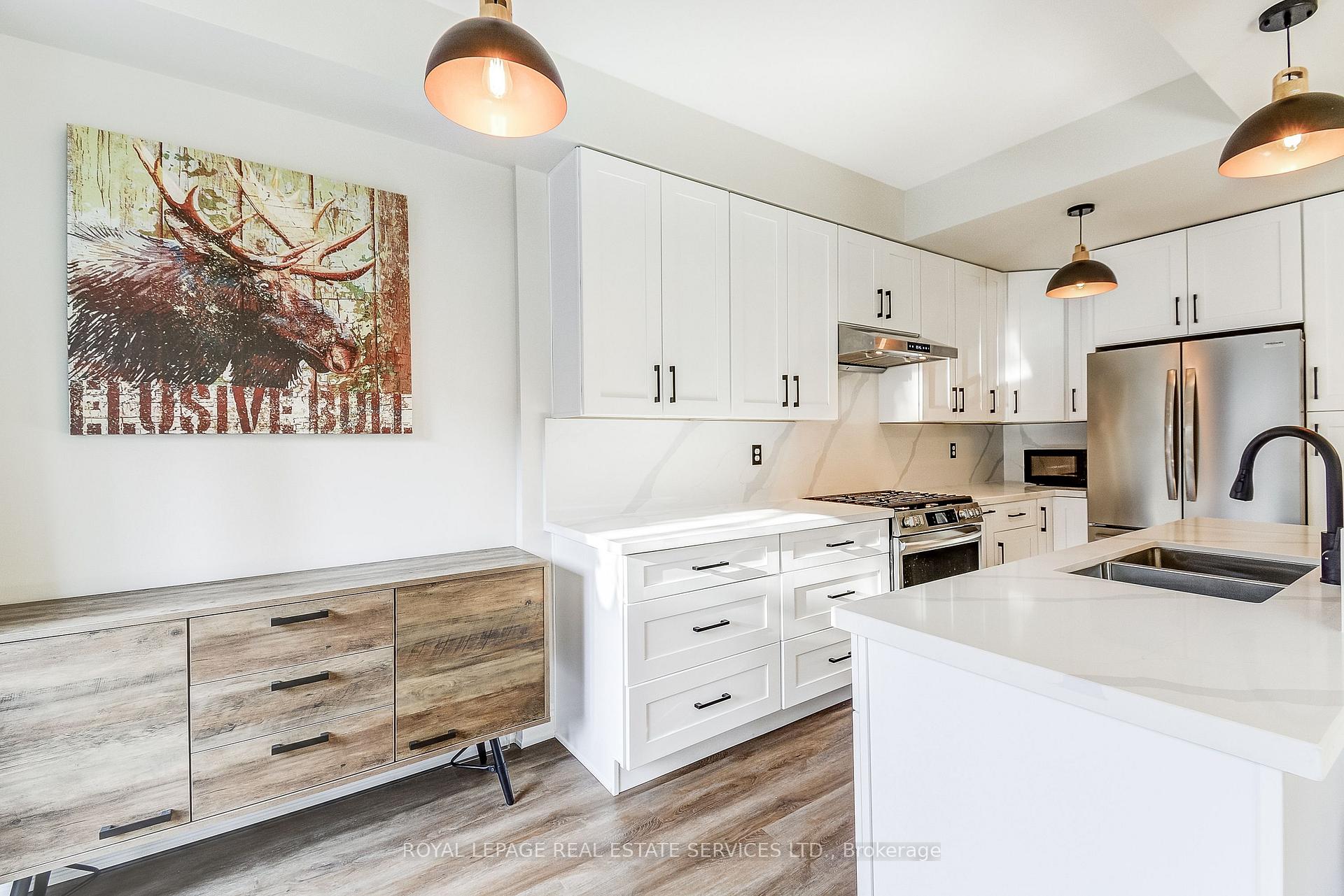Photo 4 of Unit 3, 232 Stonehenge Drive, Hamilton, Meadowlands — HOMEH
